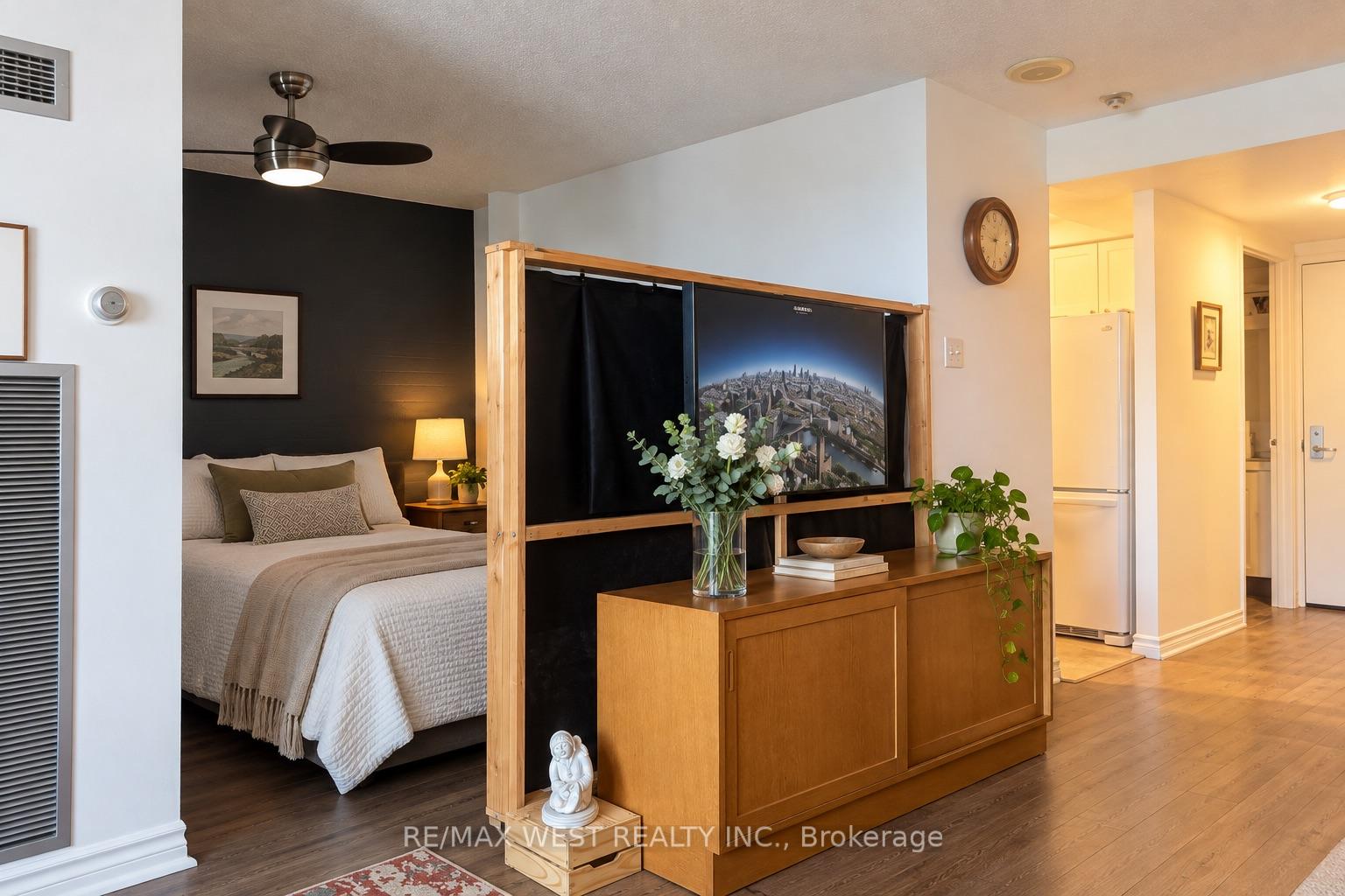 Photo 6 of Unit 404, 117 Gerrard Street E, Toronto, Church-Yonge Corridor — HOMEH
