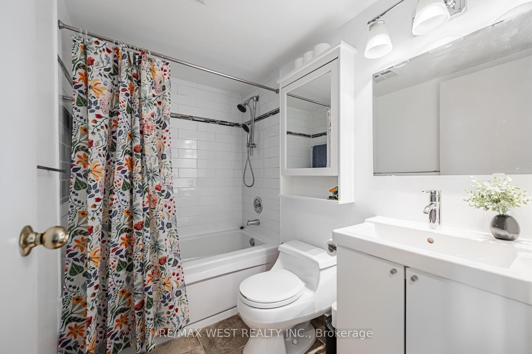 Photo 11 of Unit 404, 117 Gerrard Street E, Toronto, Church-Yonge Corridor — HOMEH