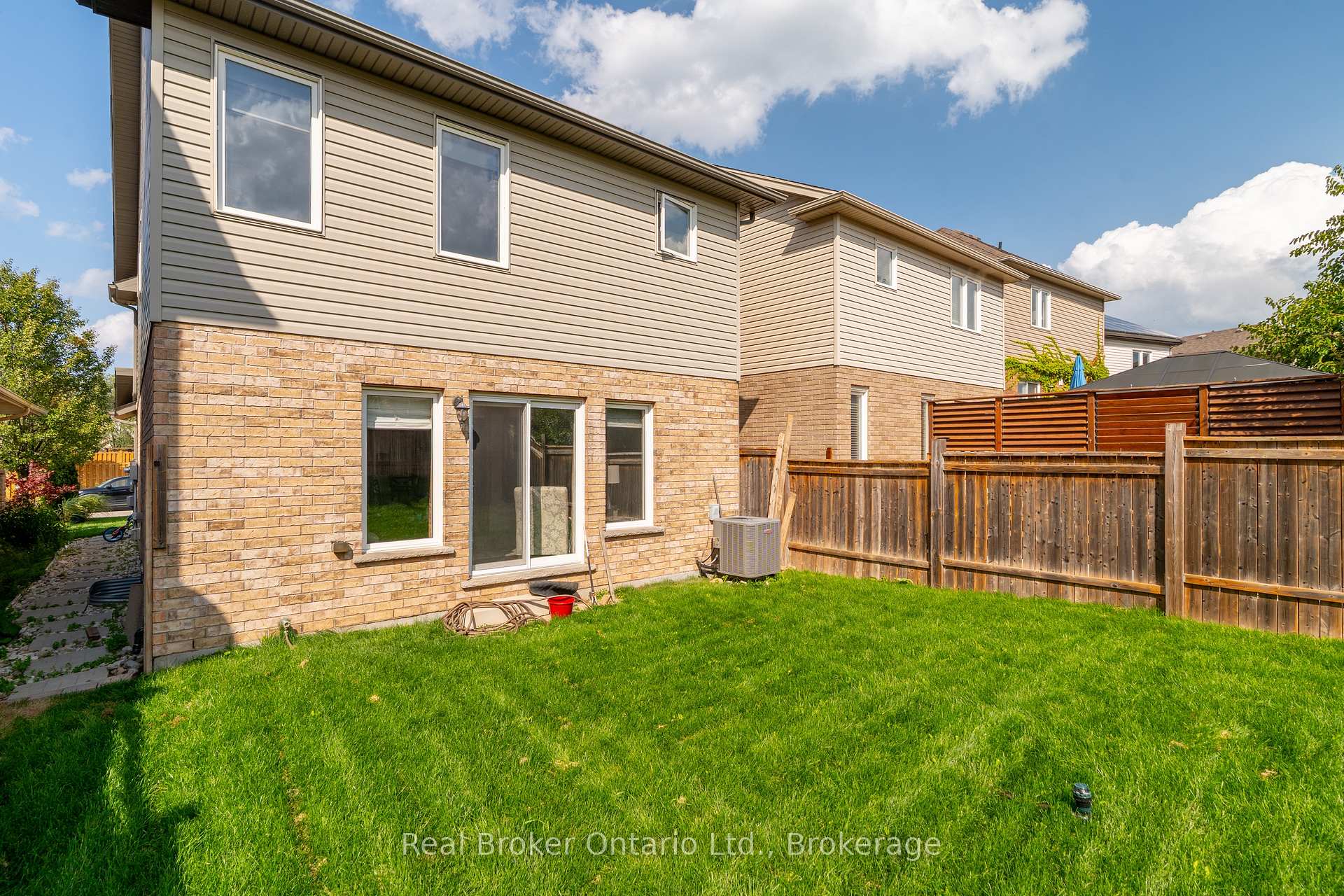 Photo 35 of 41 Samuel Drive, Guelph, Pineridge/Westminster Woods — HOMEH