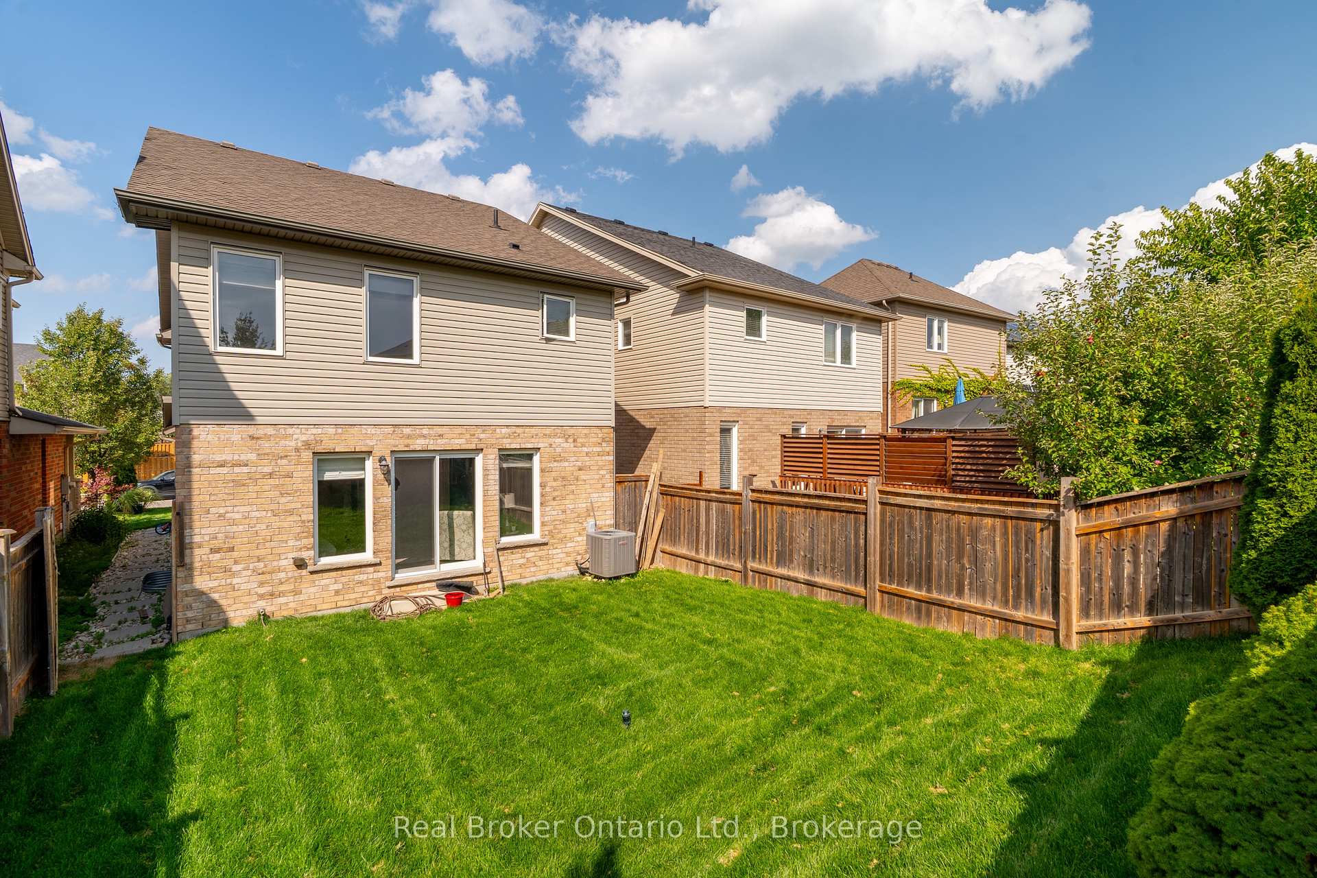 Photo 36 of 41 Samuel Drive, Guelph, Pineridge/Westminster Woods — HOMEH