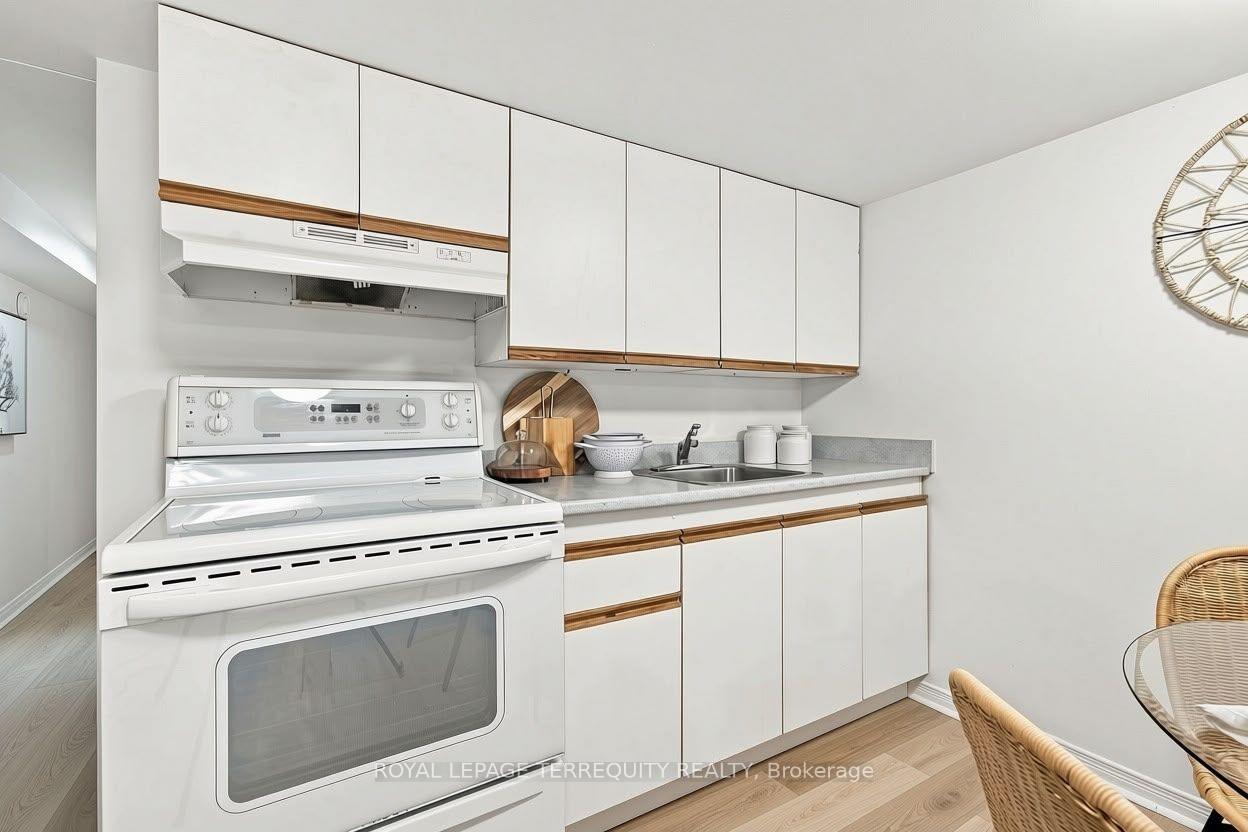 Photo 5 of 172 Central Park Boulevard S, Oshawa, Central — HOMEH