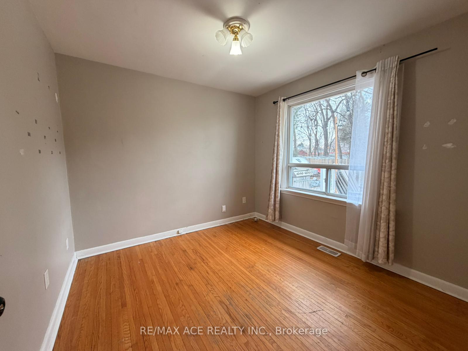Photo 7 of Unit Main, 48 Ronway Crescent, Scarborough, Woburn — HOMEH