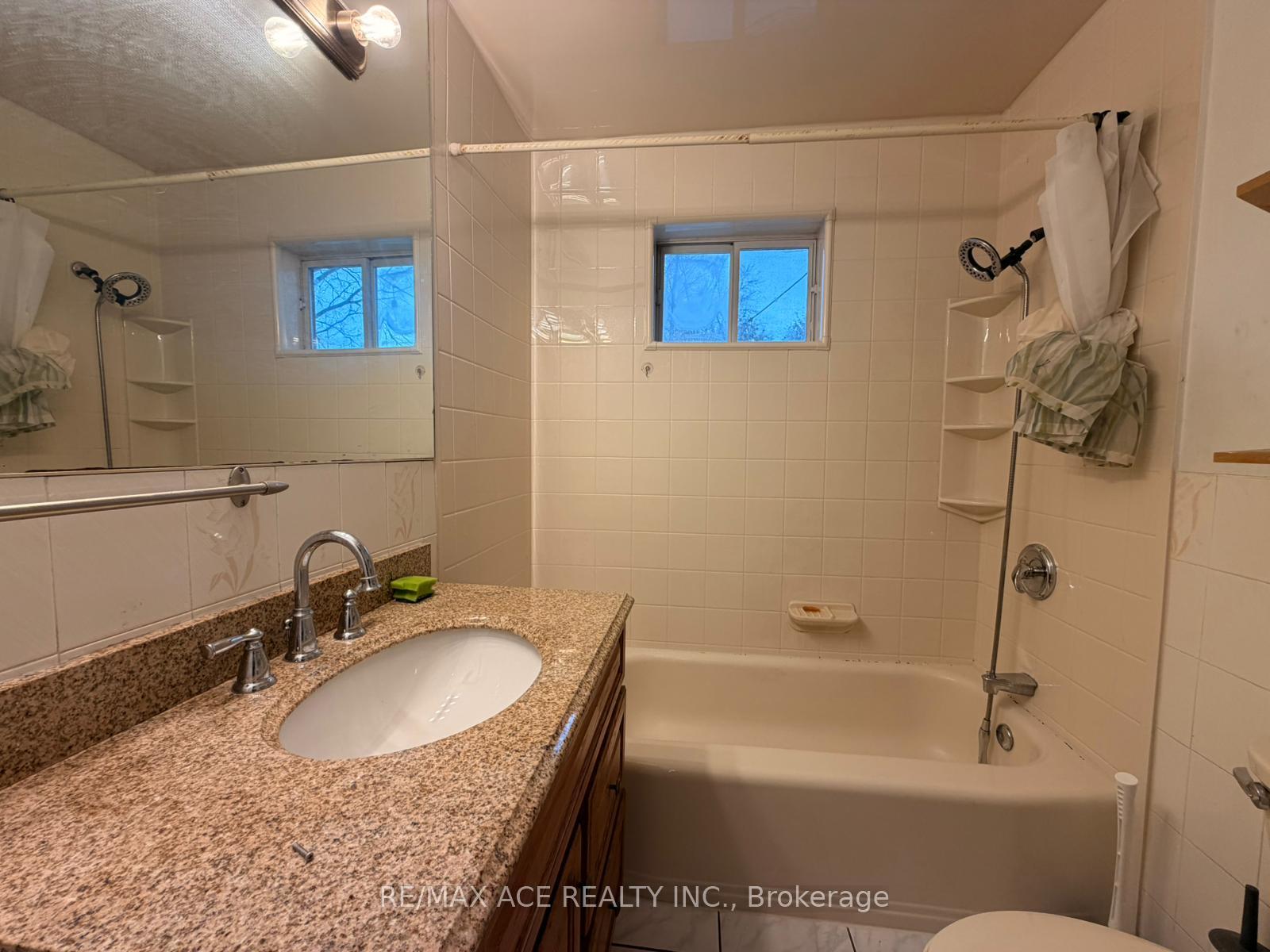 Photo 8 of Unit Main, 48 Ronway Crescent, Scarborough, Woburn — HOMEH