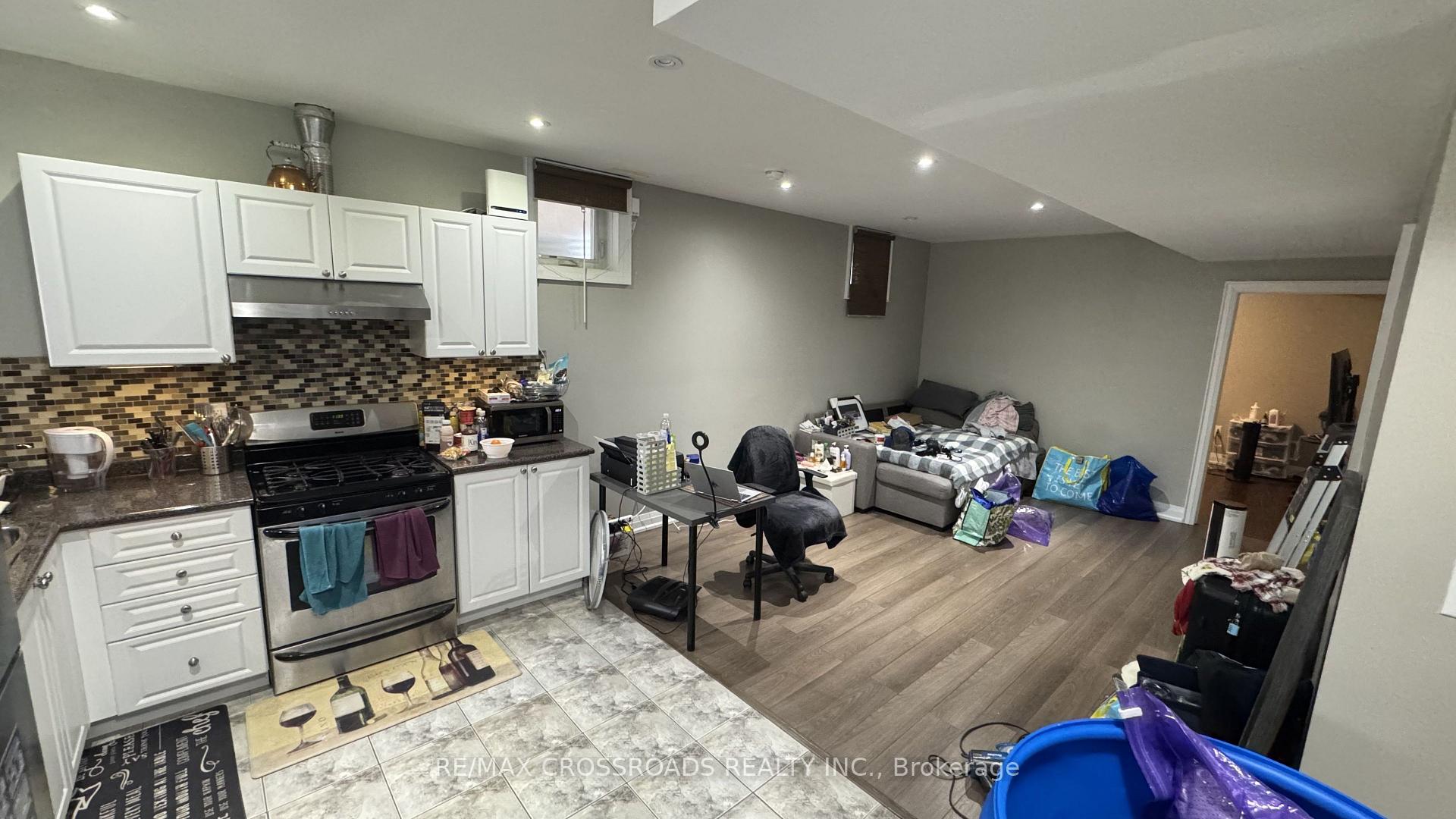 Photo 4 of 43 Waniska Avenue, Etobicoke, Stonegate-Queensway — HOMEH