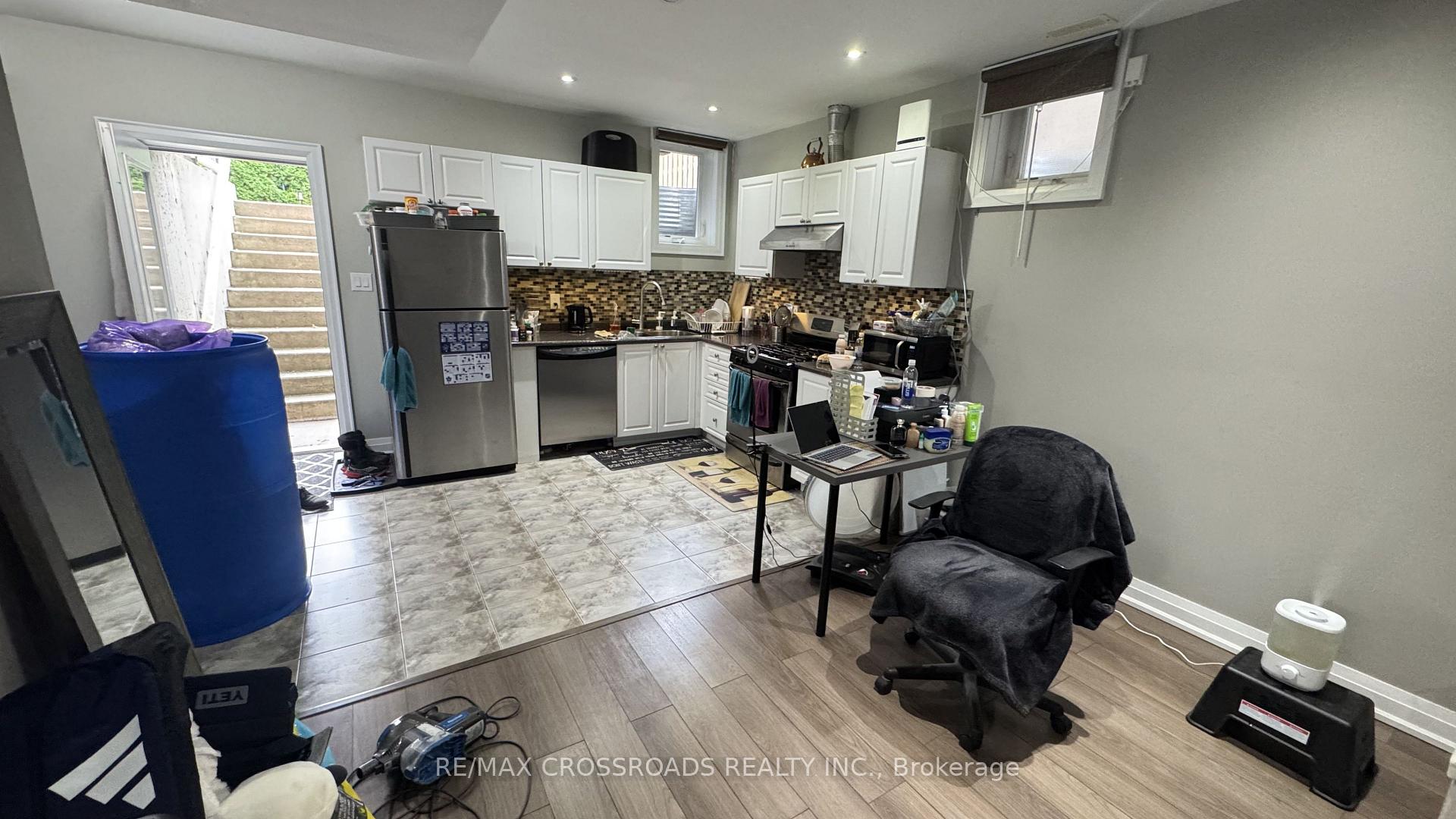 Photo 6 of 43 Waniska Avenue, Etobicoke, Stonegate-Queensway — HOMEH