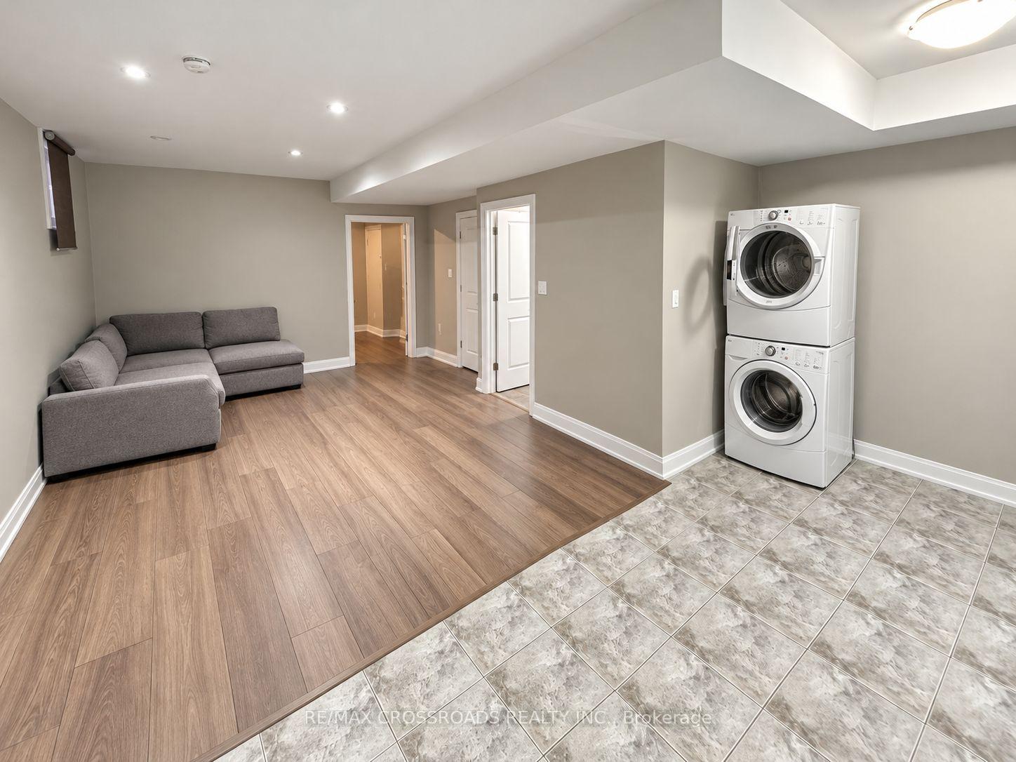 Photo 7 of 43 Waniska Avenue, Etobicoke, Stonegate-Queensway — HOMEH