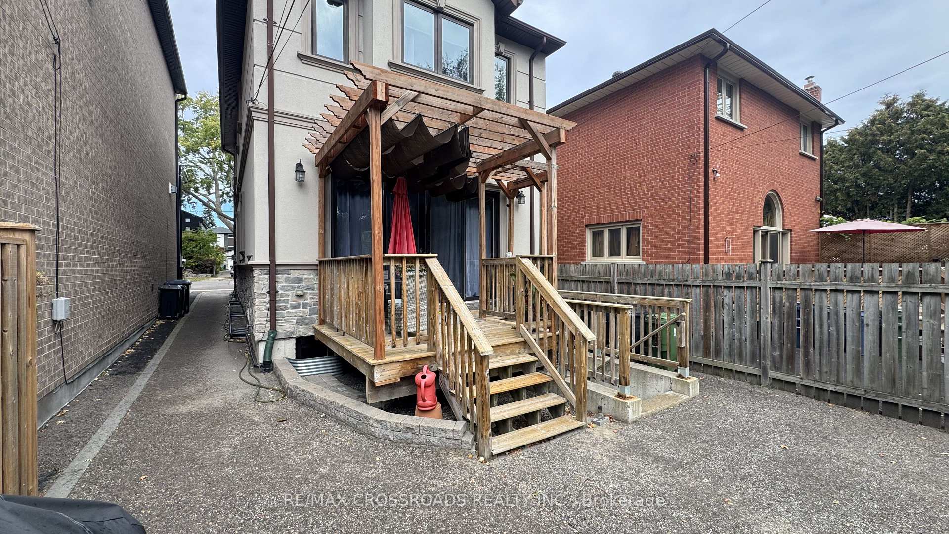 Photo 15 of 43 Waniska Avenue, Etobicoke, Stonegate-Queensway — HOMEH