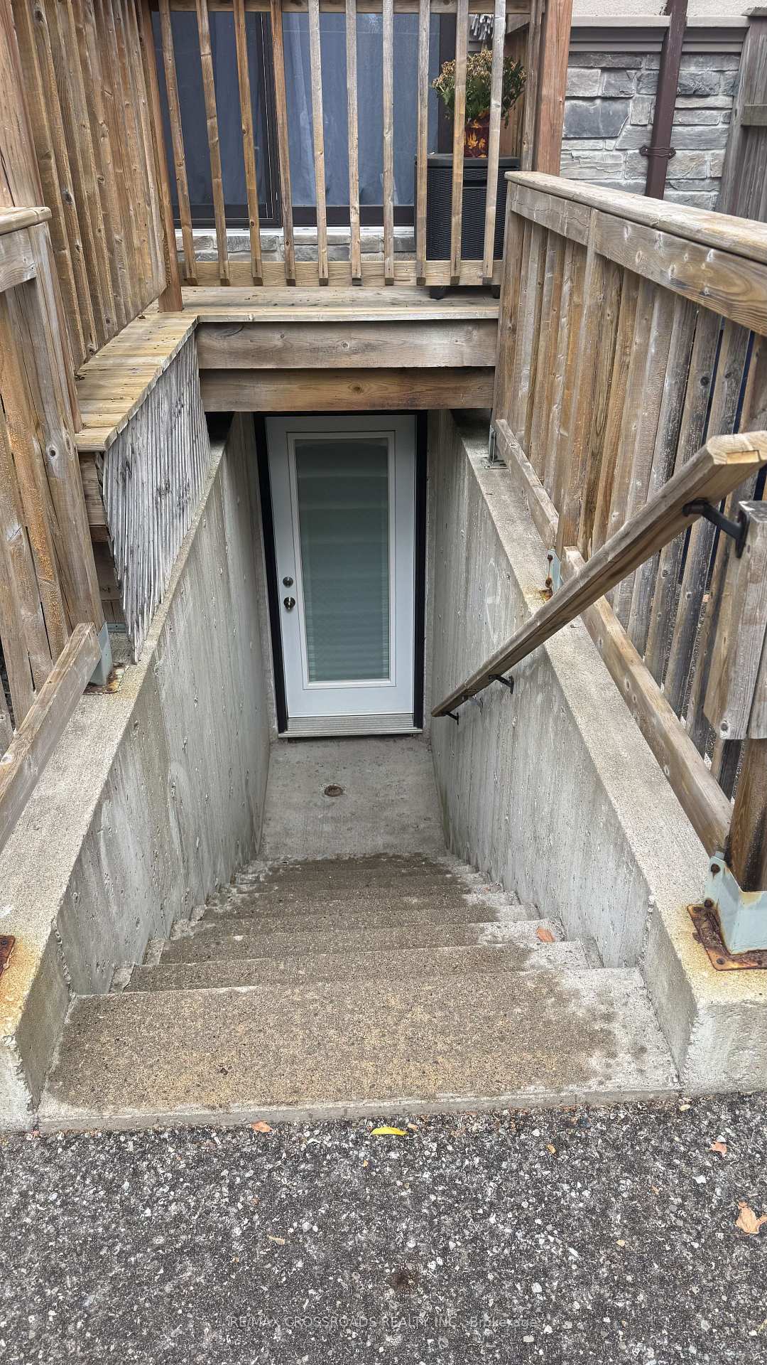 Photo 16 of 43 Waniska Avenue, Etobicoke, Stonegate-Queensway — HOMEH