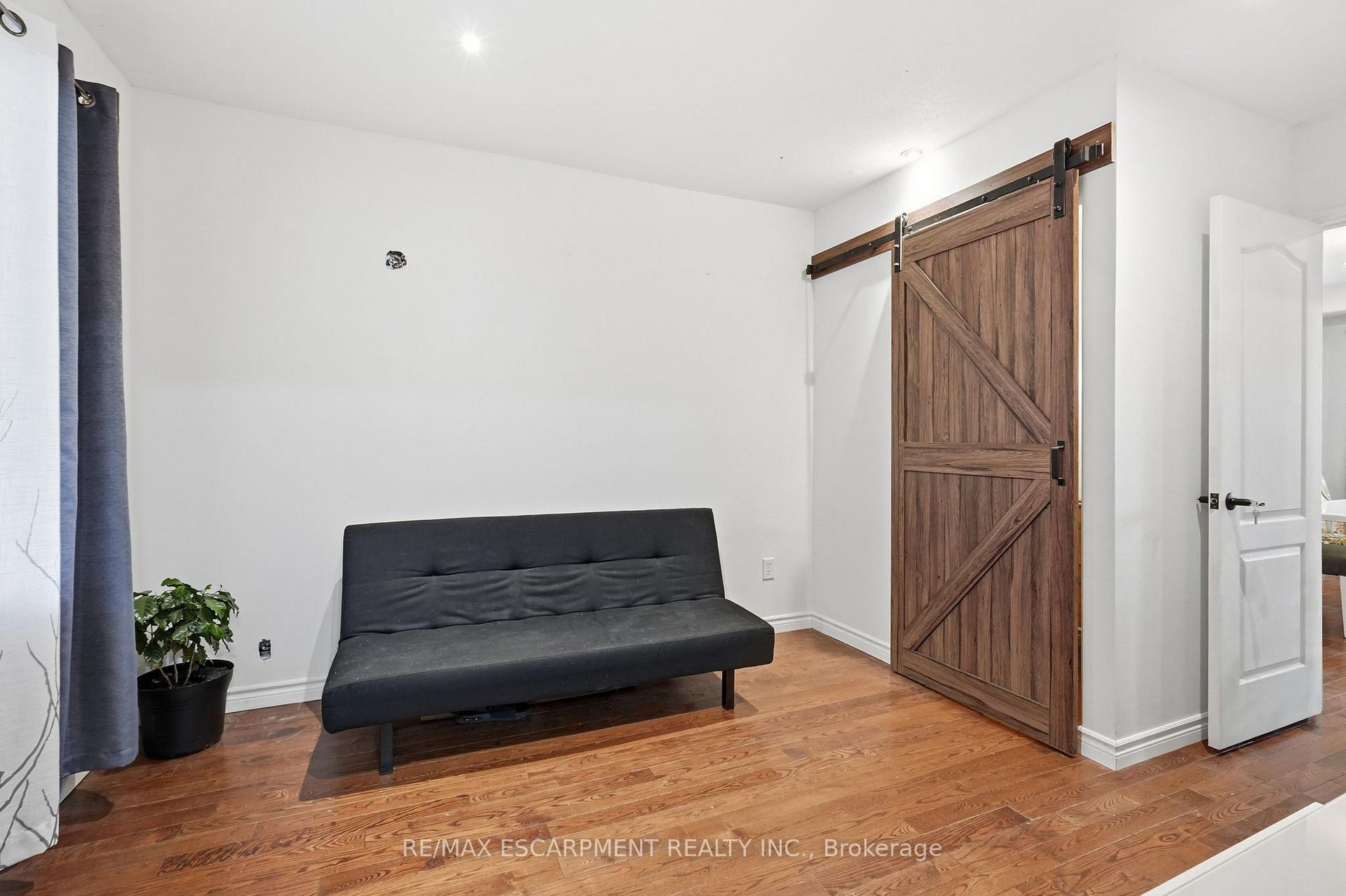 Photo 7 of 32 Oak Avenue, Hamilton, Landsdale — HOMEH