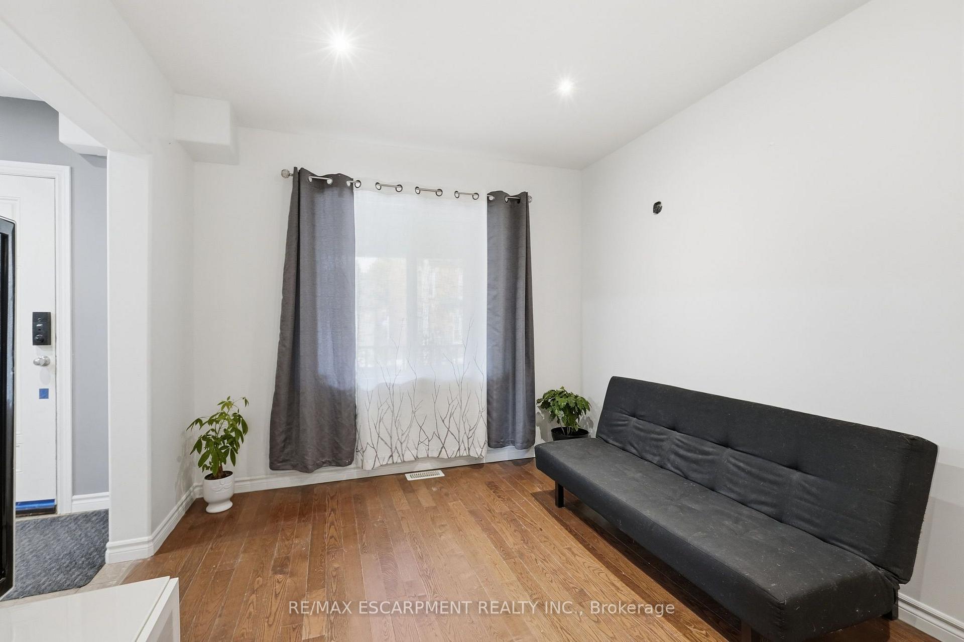 Photo 9 of 32 Oak Avenue, Hamilton, Landsdale — HOMEH