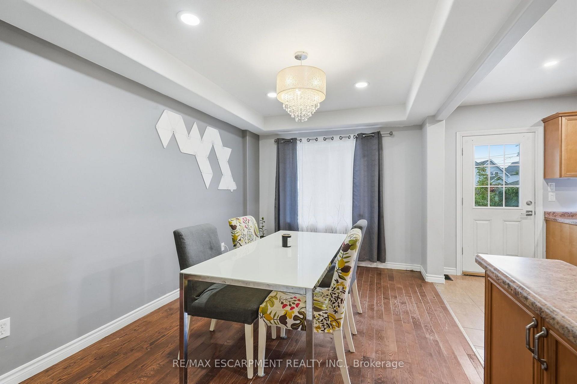 Photo 10 of 32 Oak Avenue, Hamilton, Landsdale — HOMEH