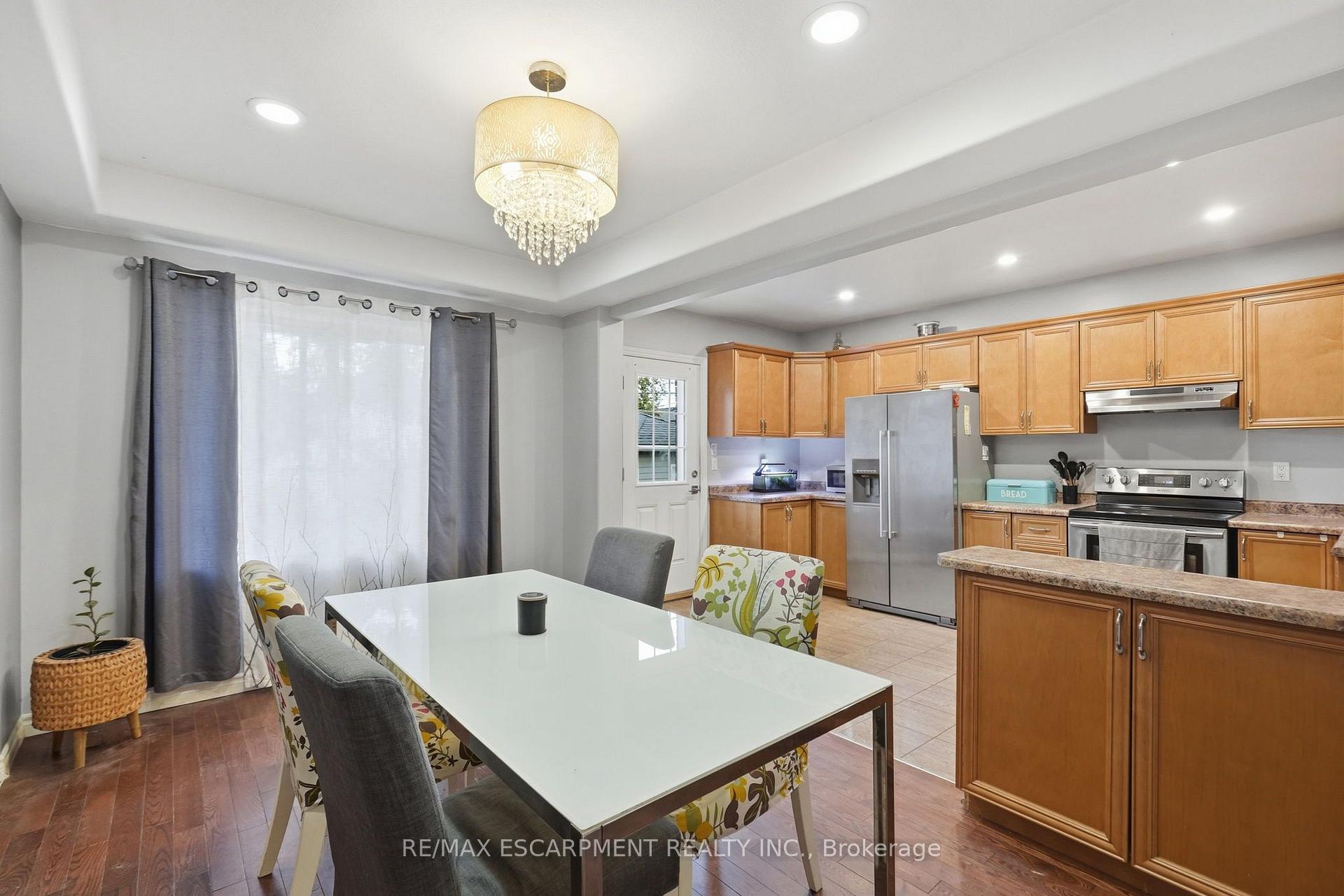 Photo 11 of 32 Oak Avenue, Hamilton, Landsdale — HOMEH