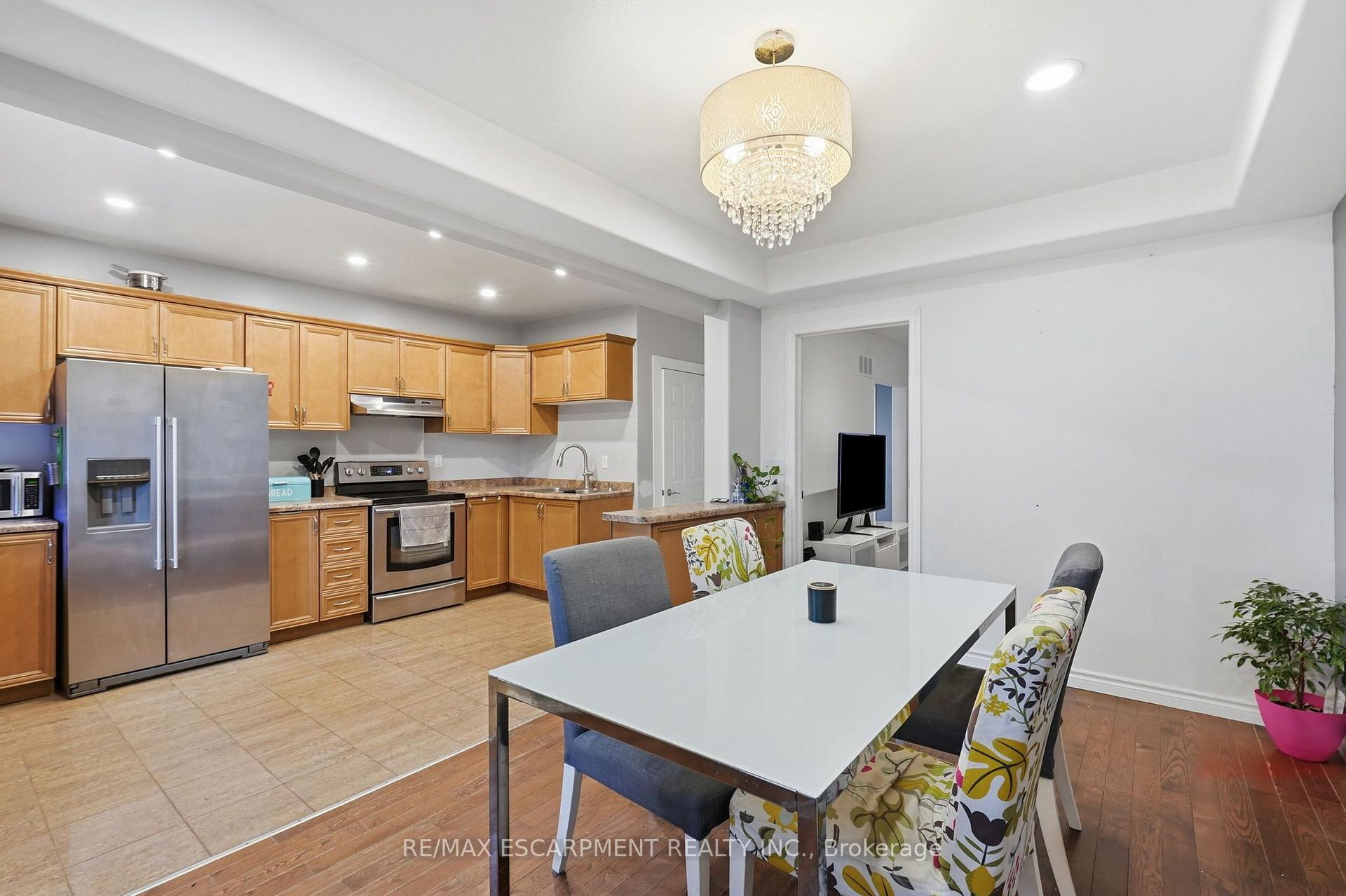 Photo 12 of 32 Oak Avenue, Hamilton, Landsdale — HOMEH