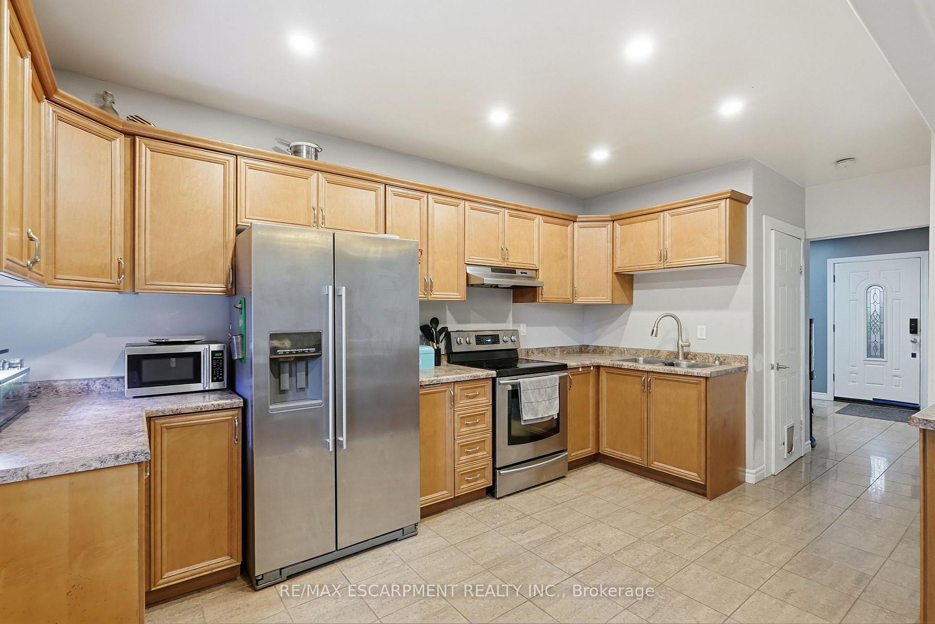 Photo 15 of 32 Oak Avenue, Hamilton, Landsdale — HOMEH