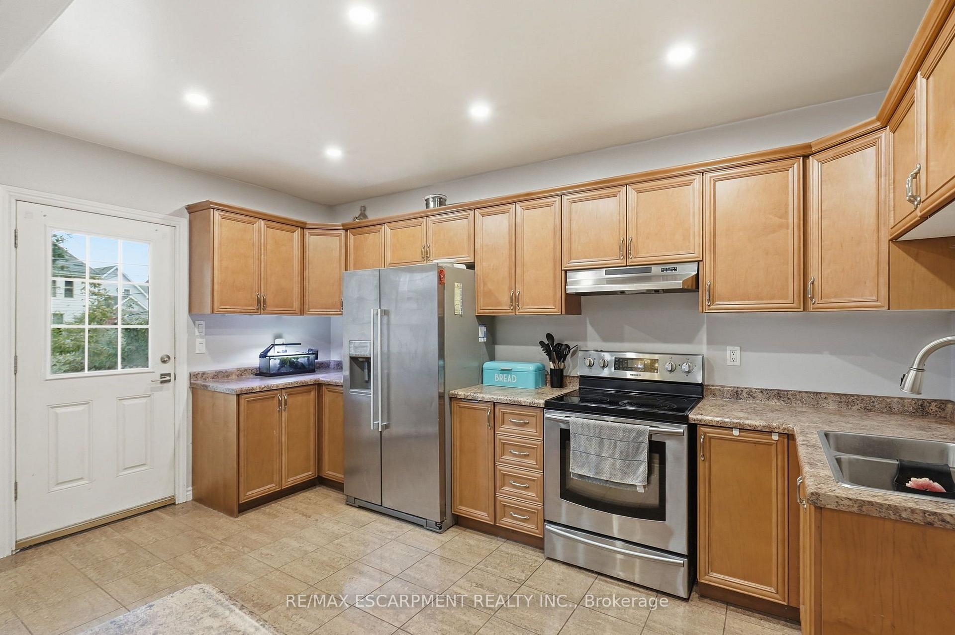Photo 17 of 32 Oak Avenue, Hamilton, Landsdale — HOMEH