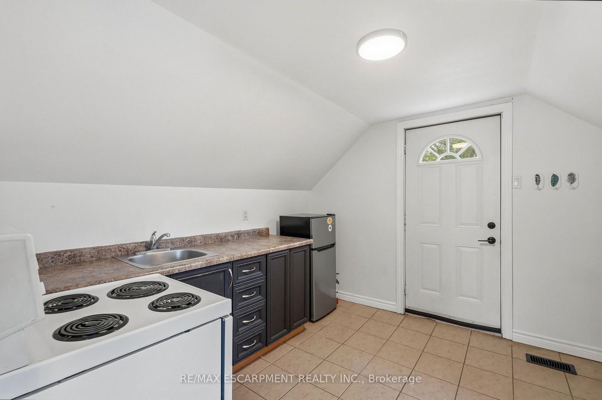 Photo 33 of 32 Oak Avenue, Hamilton, Landsdale — HOMEH