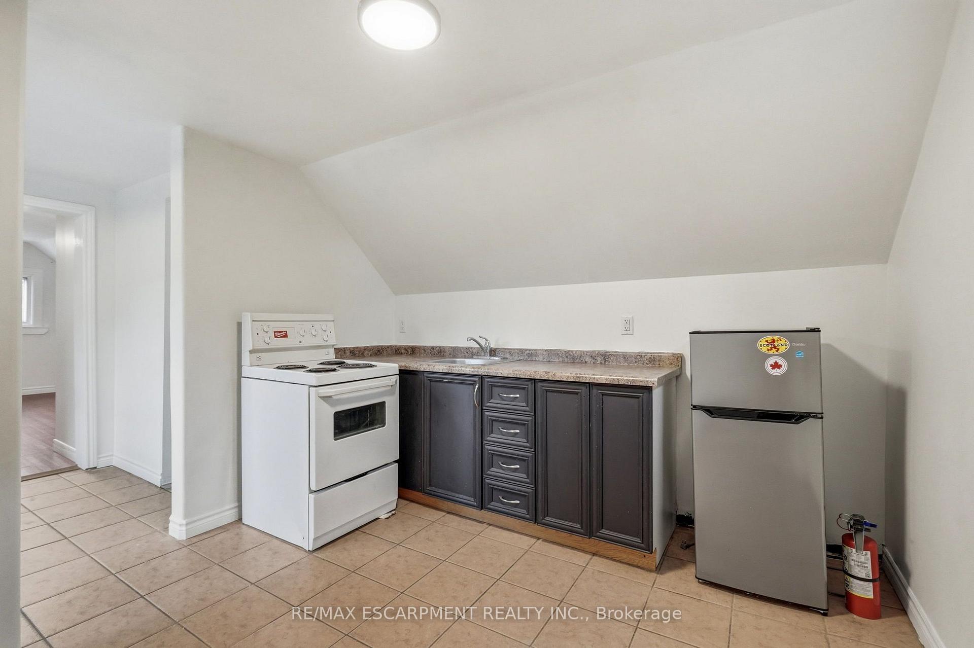 Photo 34 of 32 Oak Avenue, Hamilton, Landsdale — HOMEH