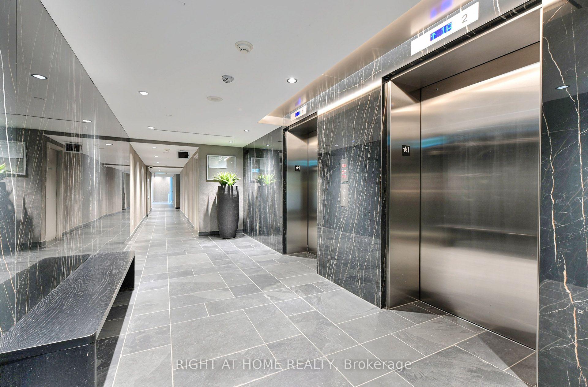 Photo 3 of Unit 422, 95 Bathurst Street, Toronto, Niagara — HOMEH