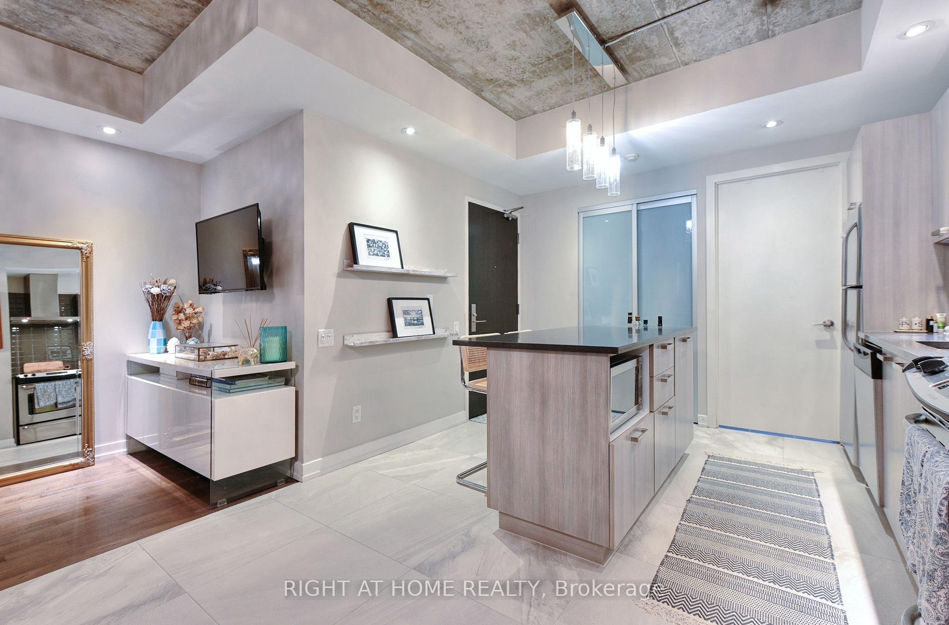 Photo 8 of Unit 422, 95 Bathurst Street, Toronto, Niagara — HOMEH