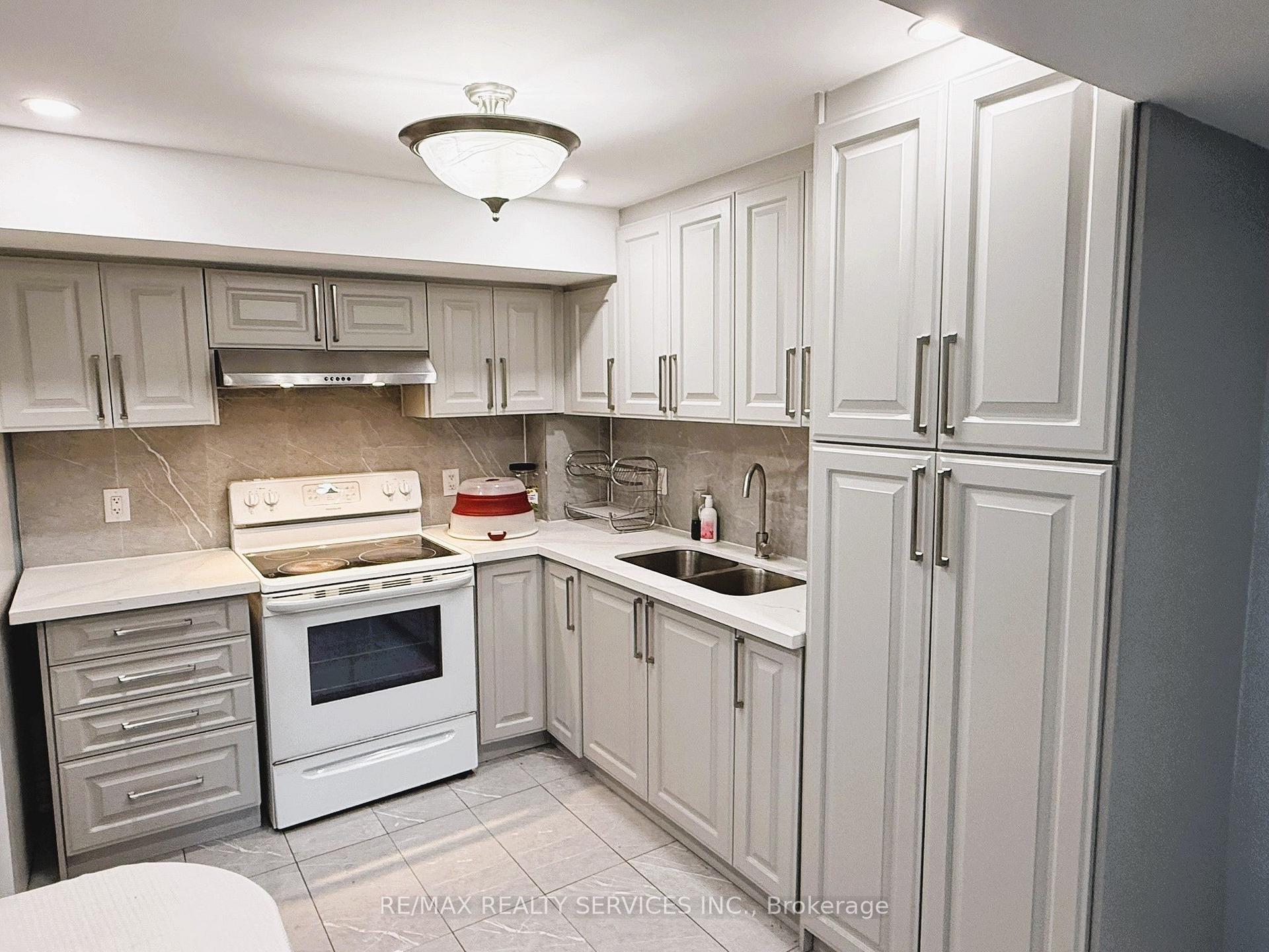 Photo 4 of Unit Basement, 136 Nahani Way, Mississauga, Hurontario — HOMEH