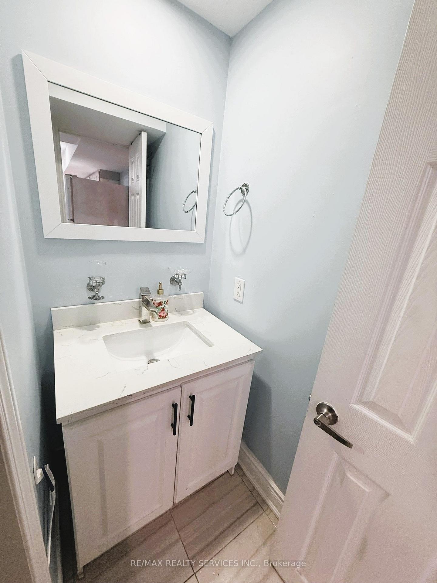 Photo 11 of Unit Basement, 136 Nahani Way, Mississauga, Hurontario — HOMEH