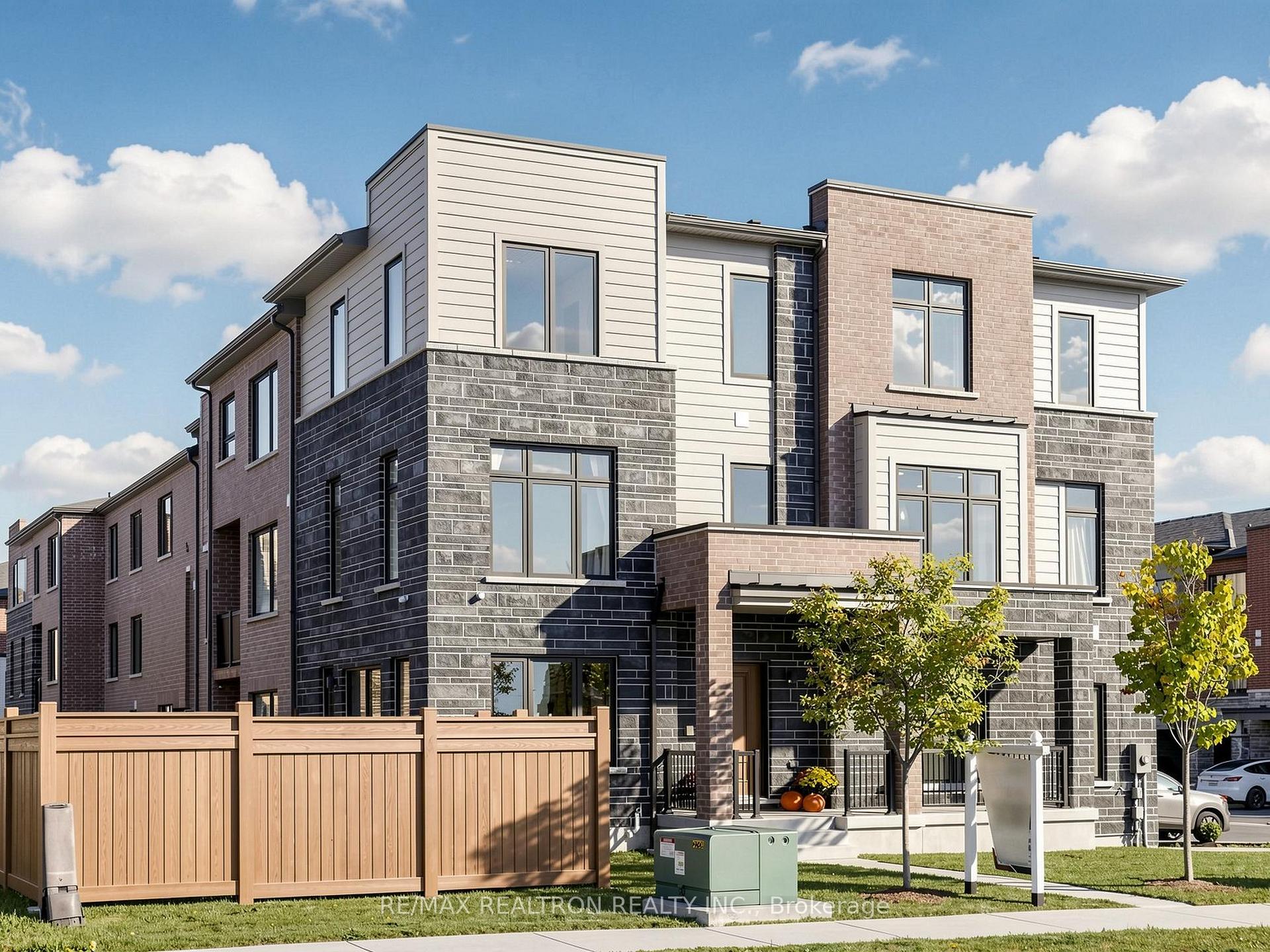 Photo 2 of 175 William Booth Avenue, Newmarket, Woodland Hill — HOMEH