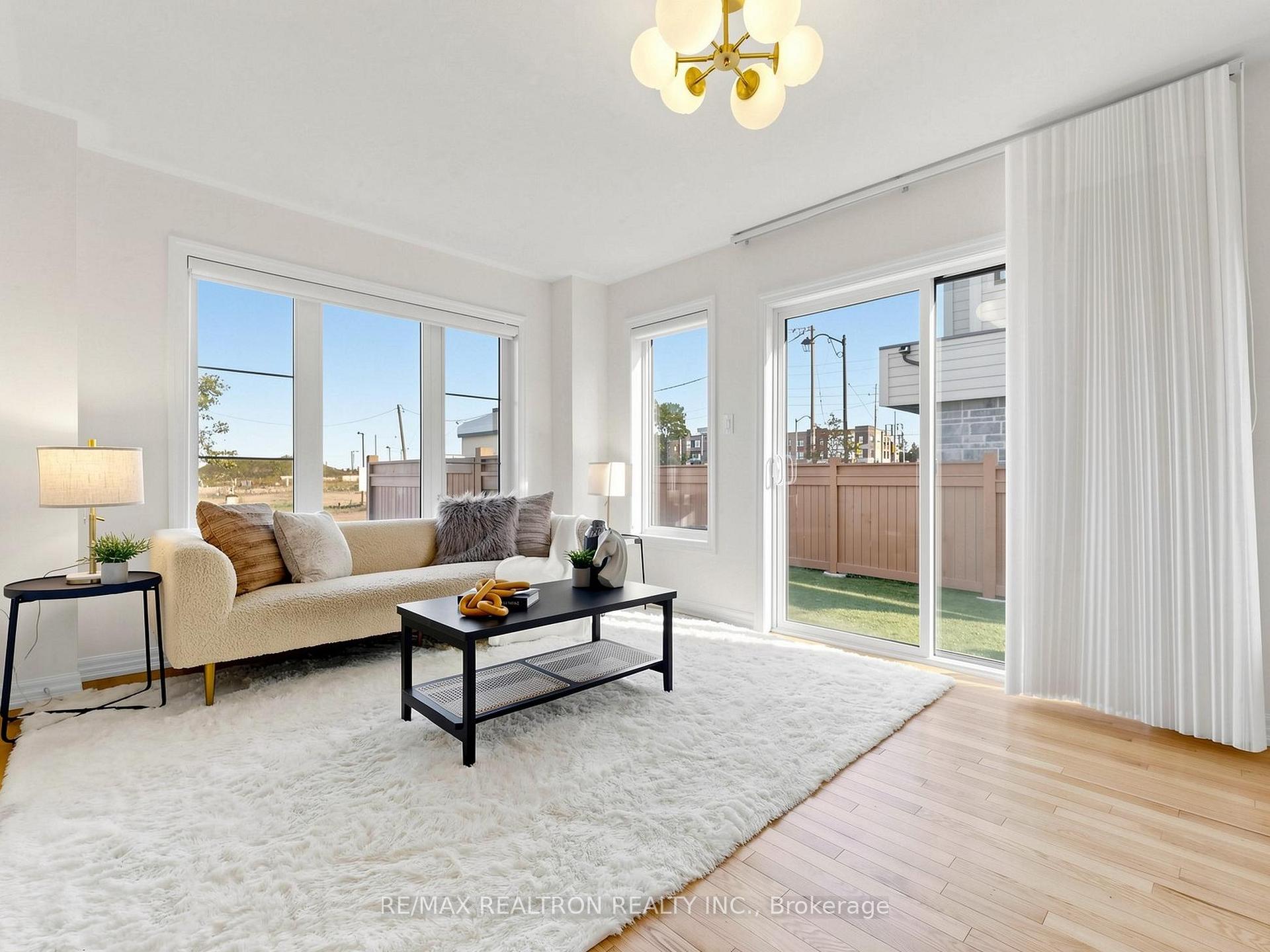Photo 5 of 175 William Booth Avenue, Newmarket, Woodland Hill — HOMEH