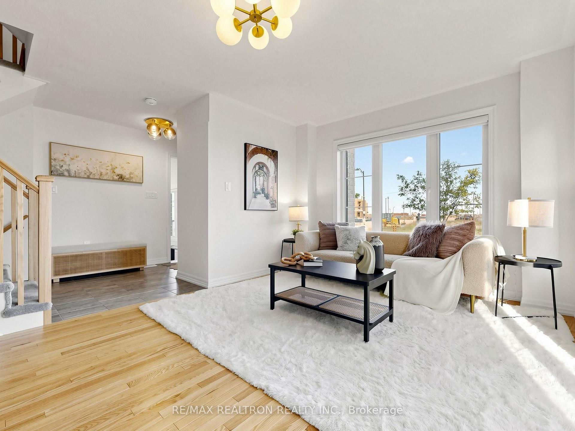 Photo 6 of 175 William Booth Avenue, Newmarket, Woodland Hill — HOMEH