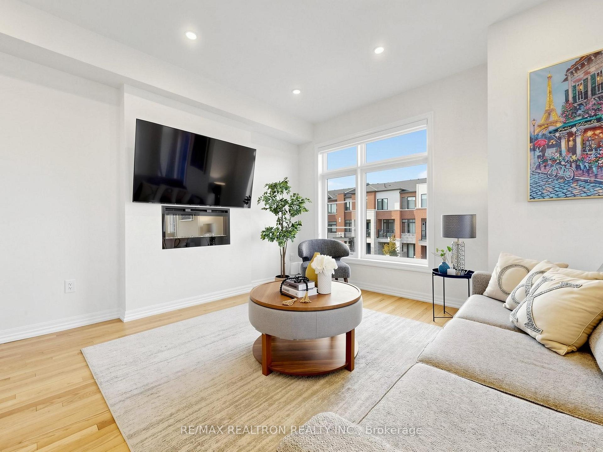 Photo 14 of 175 William Booth Avenue, Newmarket, Woodland Hill — HOMEH