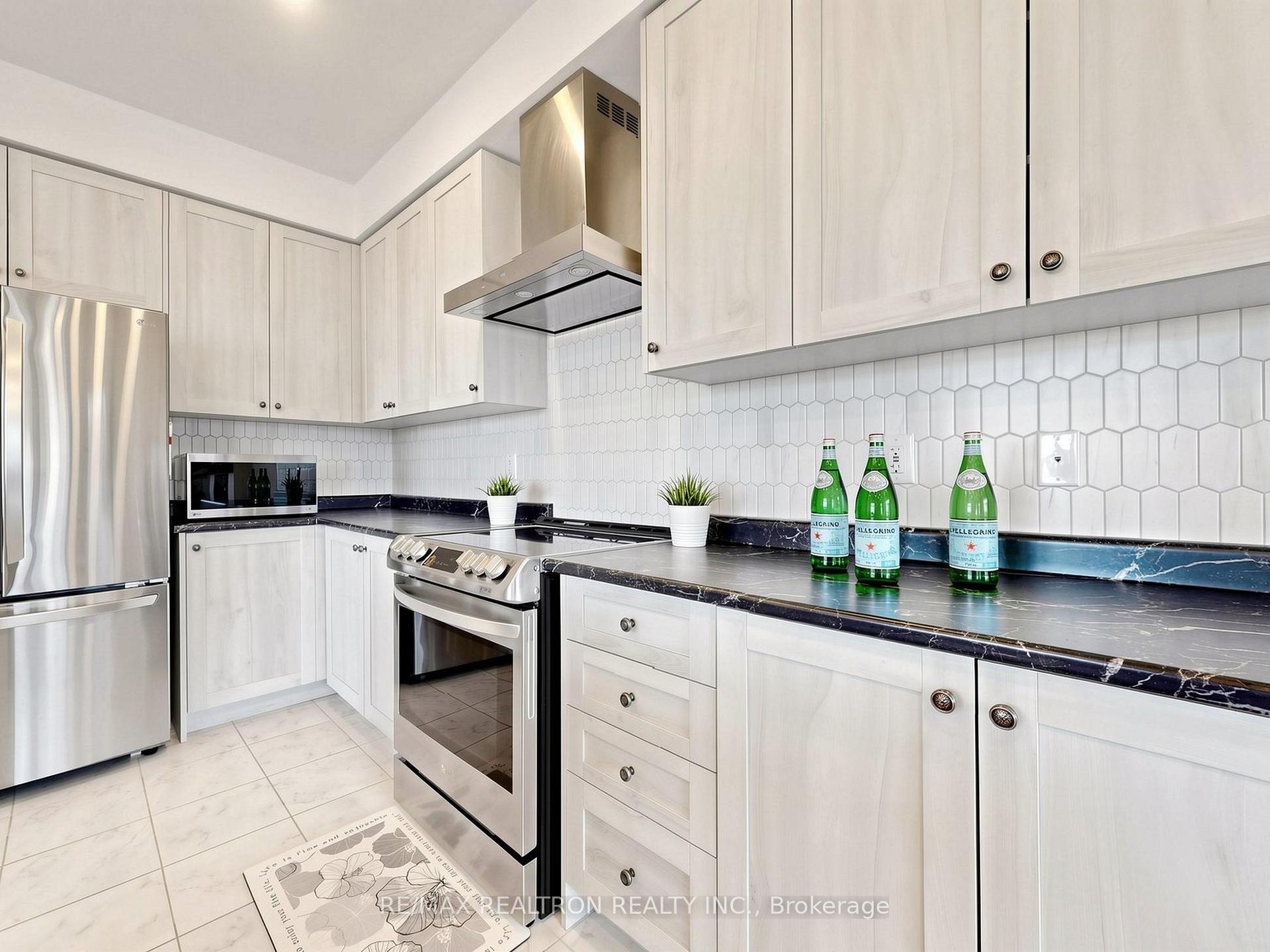 Photo 22 of 175 William Booth Avenue, Newmarket, Woodland Hill — HOMEH