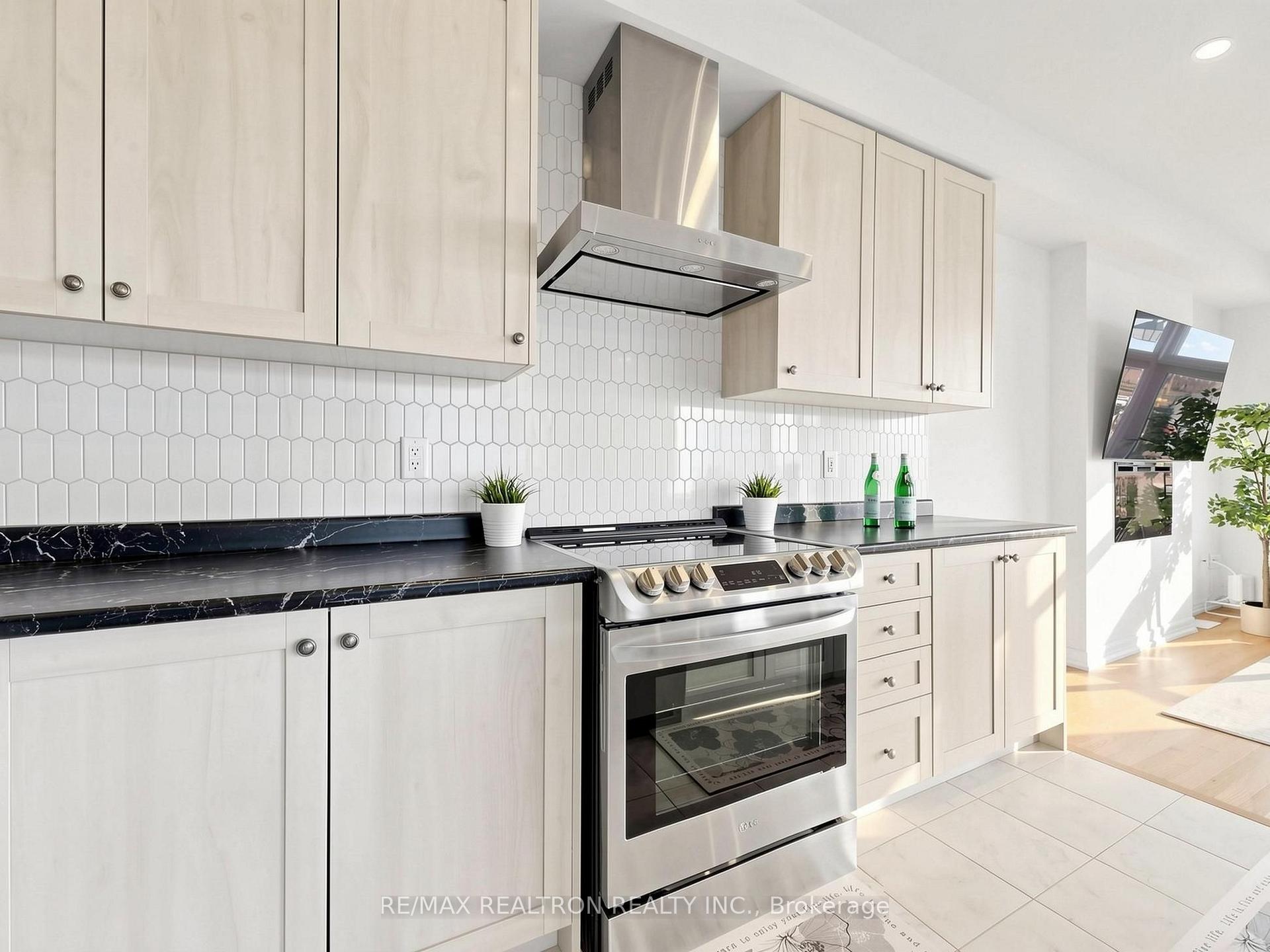 Photo 23 of 175 William Booth Avenue, Newmarket, Woodland Hill — HOMEH