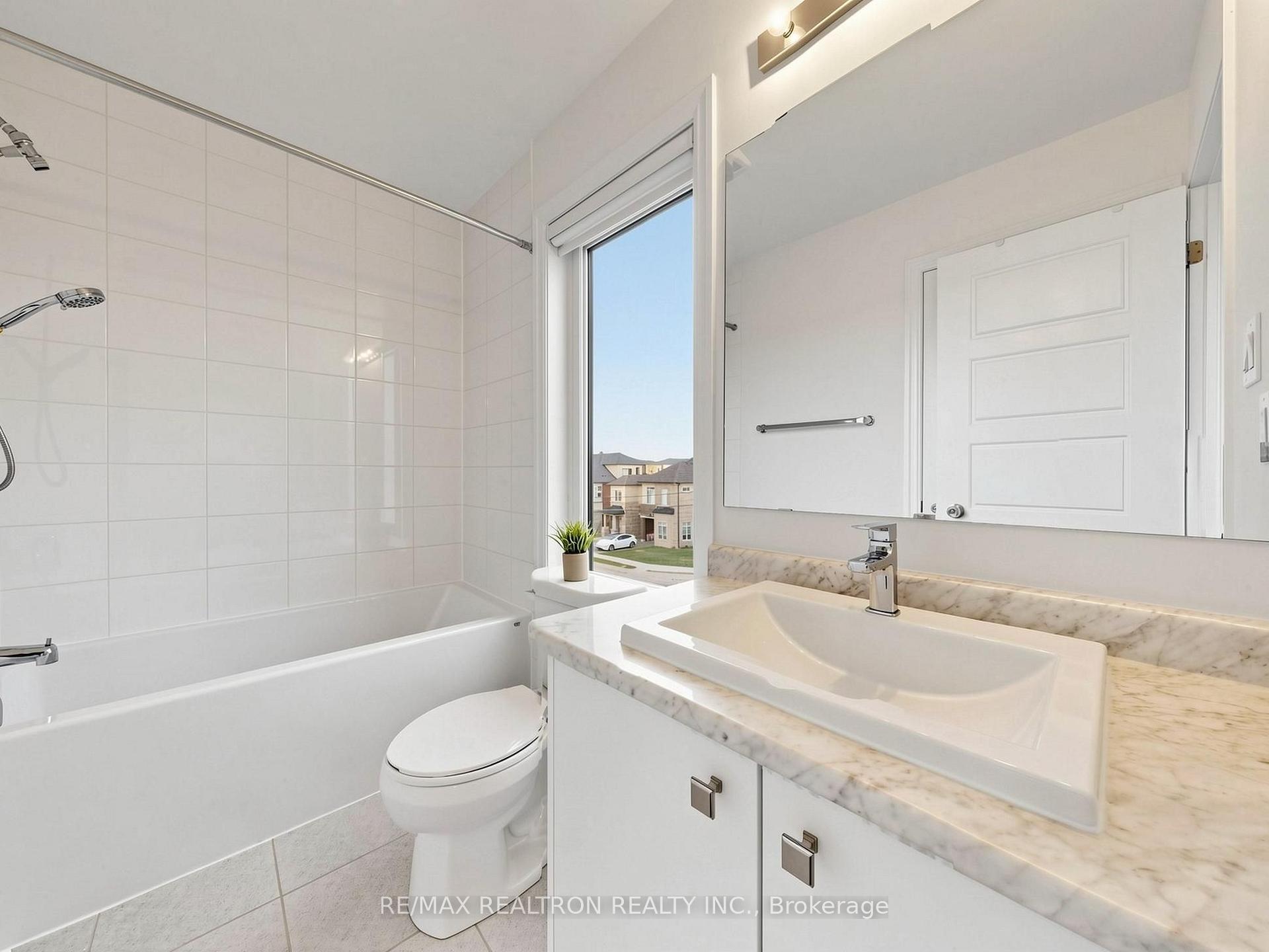 Photo 37 of 175 William Booth Avenue, Newmarket, Woodland Hill — HOMEH