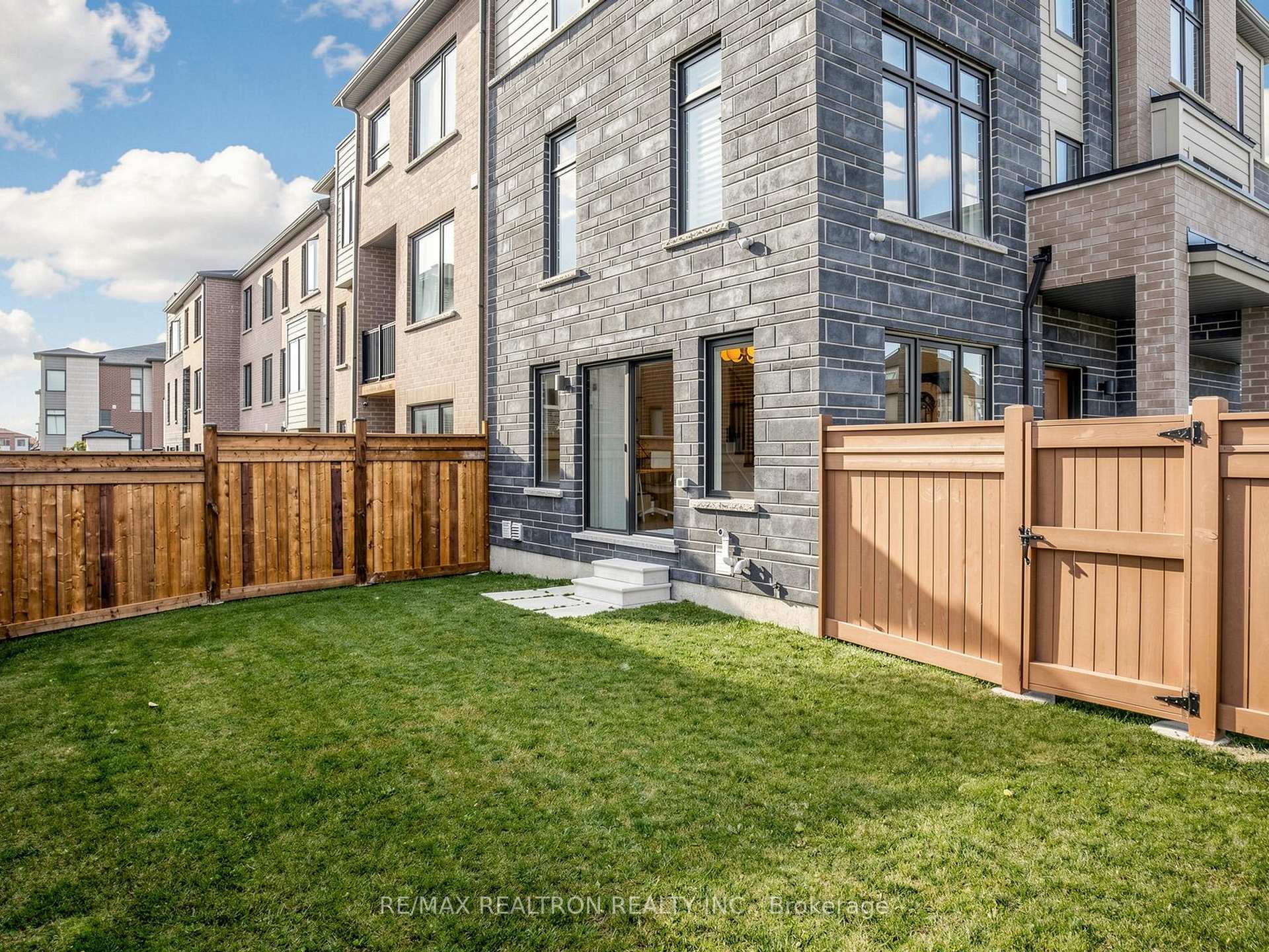 Photo 49 of 175 William Booth Avenue, Newmarket, Woodland Hill — HOMEH