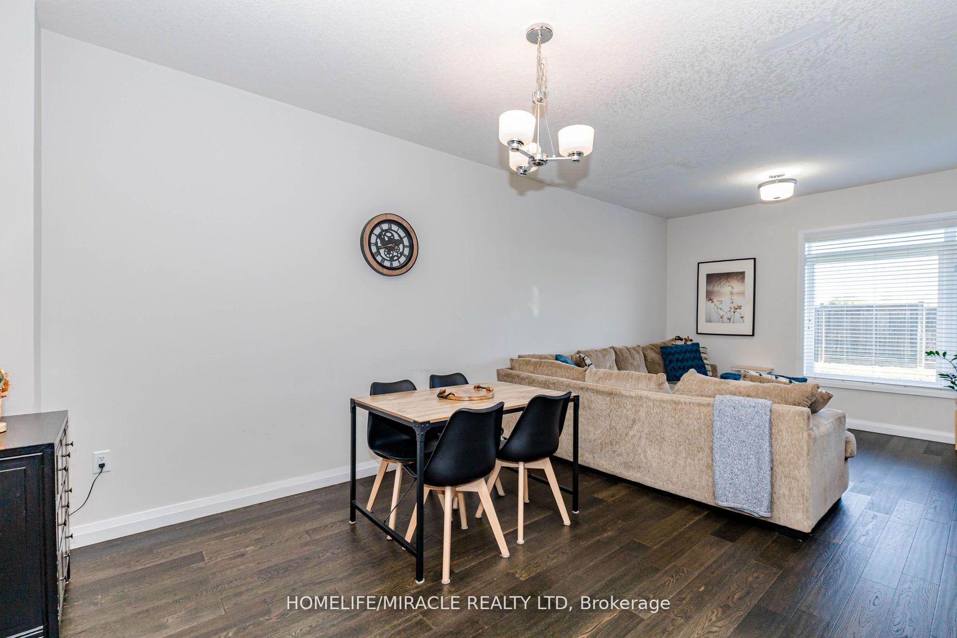 Photo 11 of Unit 19, 35 Midhurst Heights, Hamilton, Stoney Creek Mountain — HOMEH