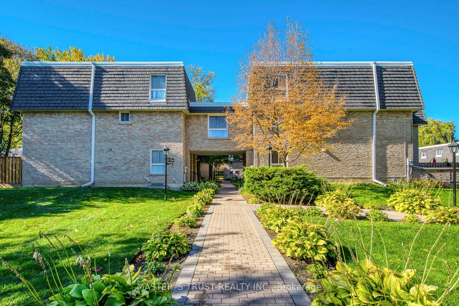 Photo 4 of 44 Tangle Briar Way, North York, Bayview Village — HOMEH