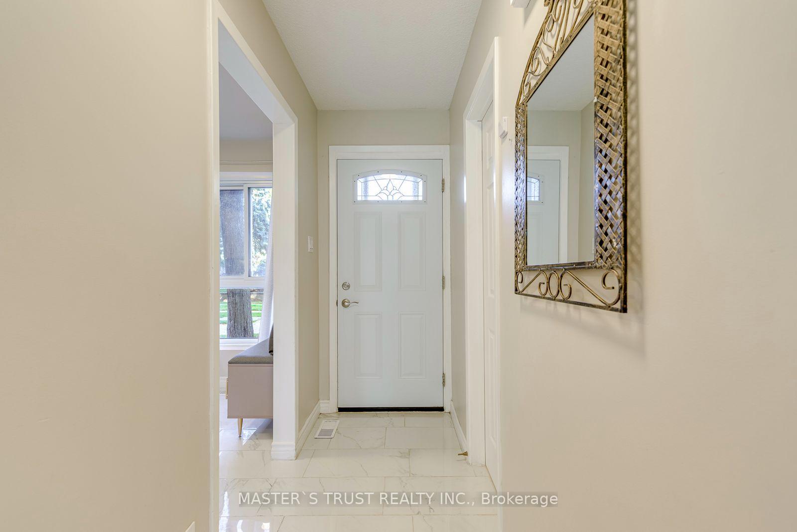 Photo 5 of 44 Tangle Briar Way, North York, Bayview Village — HOMEH