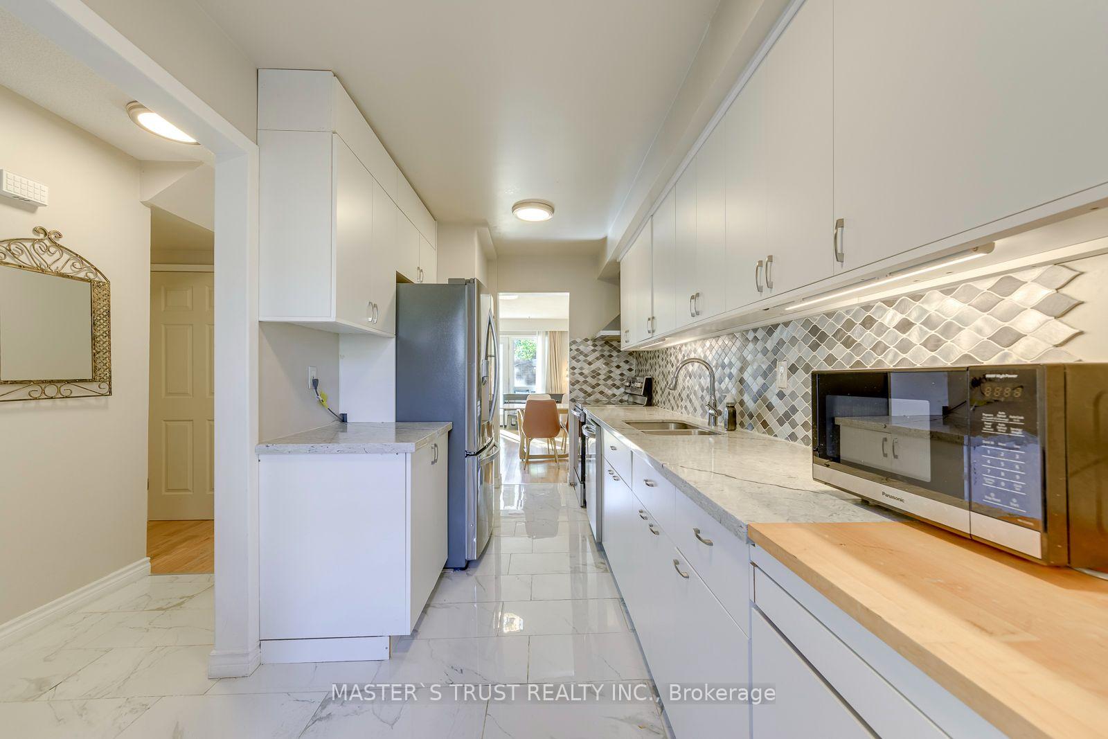 Photo 7 of 44 Tangle Briar Way, North York, Bayview Village — HOMEH