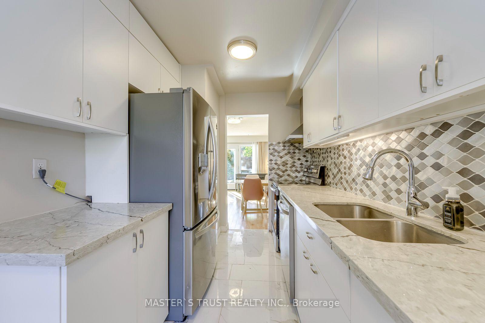 Photo 8 of 44 Tangle Briar Way, North York, Bayview Village — HOMEH