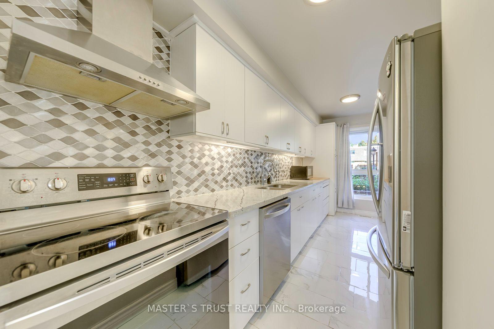 Photo 9 of 44 Tangle Briar Way, North York, Bayview Village — HOMEH