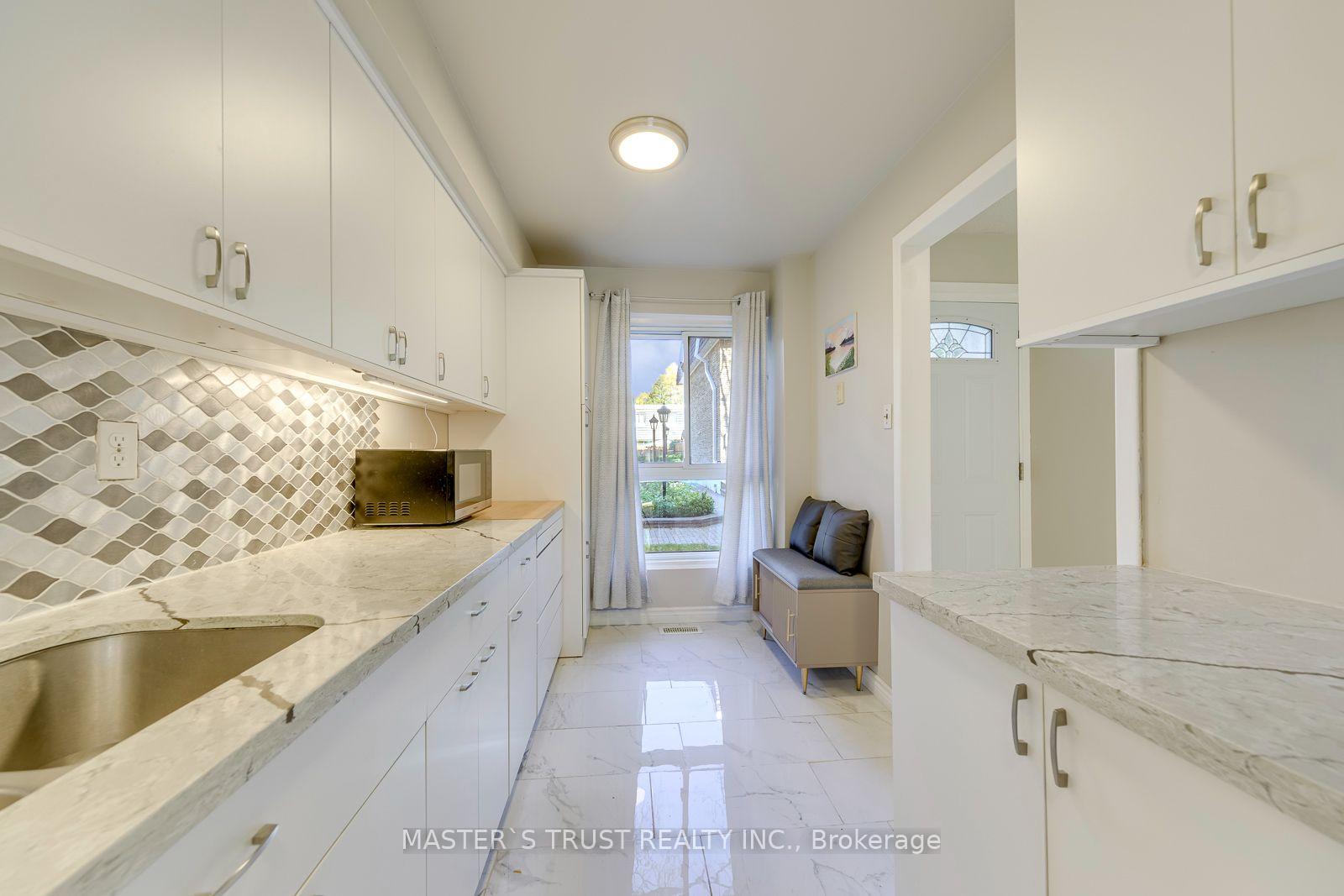 Photo 10 of 44 Tangle Briar Way, North York, Bayview Village — HOMEH