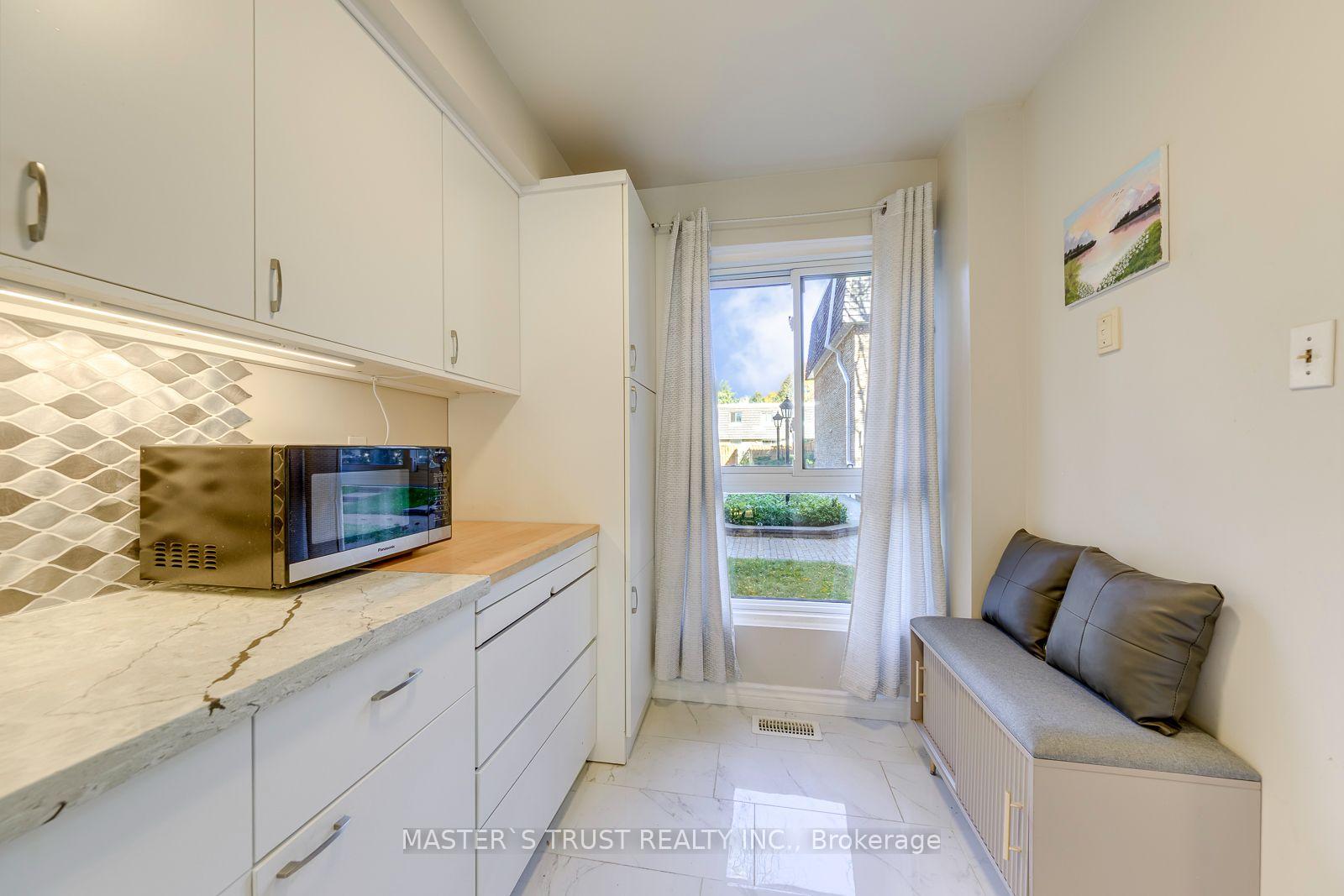 Photo 11 of 44 Tangle Briar Way, North York, Bayview Village — HOMEH
