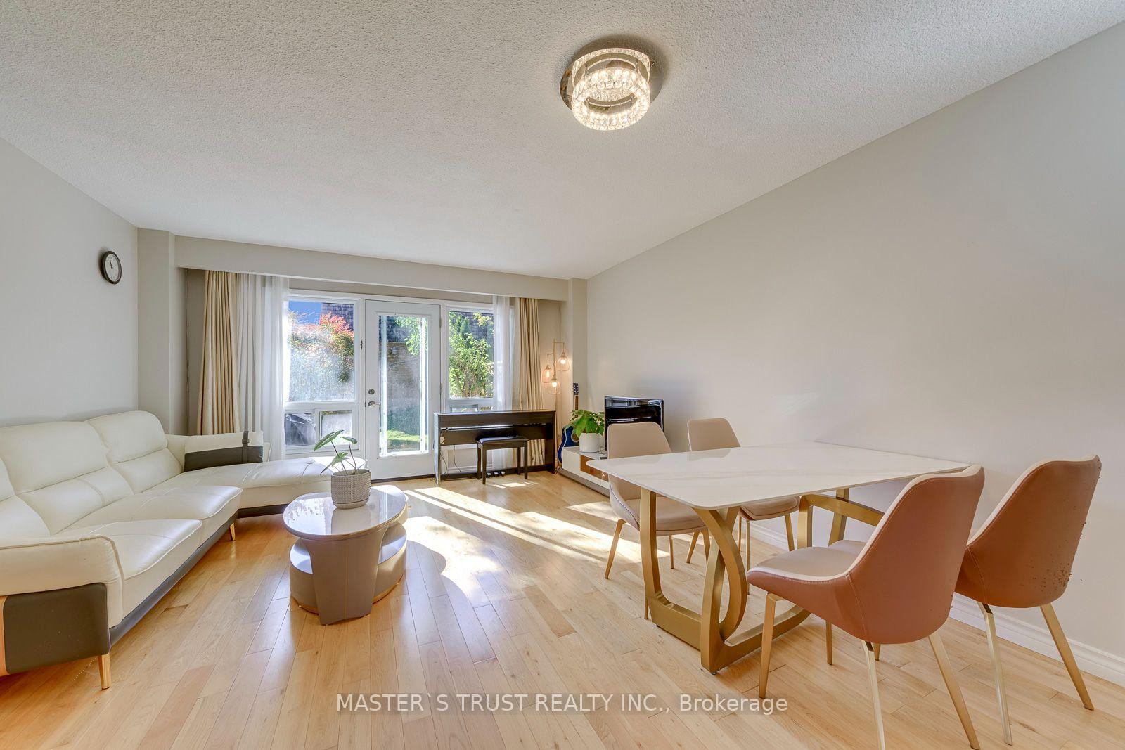 Photo 12 of 44 Tangle Briar Way, North York, Bayview Village — HOMEH