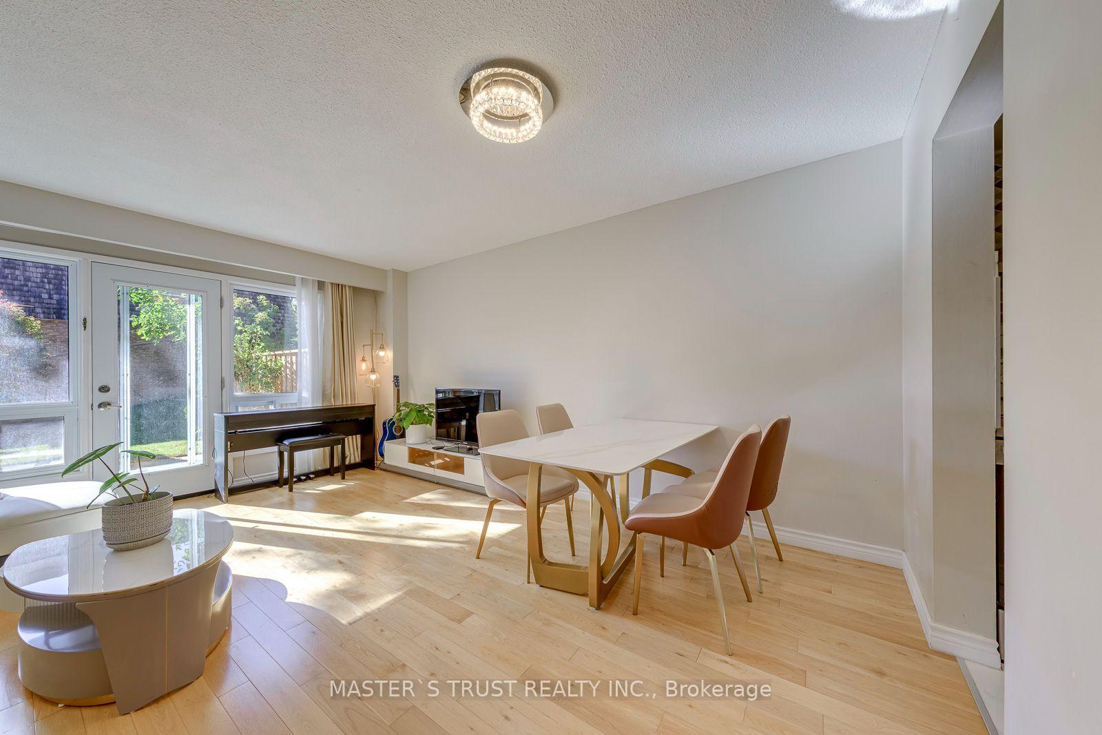Photo 13 of 44 Tangle Briar Way, North York, Bayview Village — HOMEH