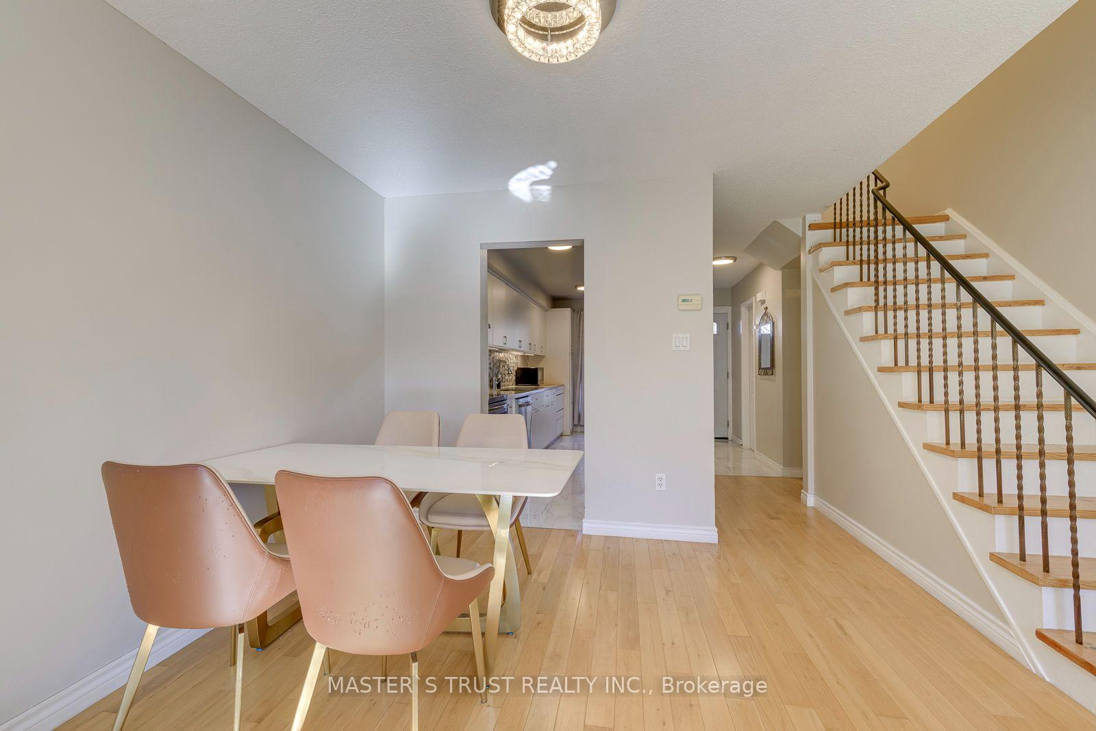 Photo 14 of 44 Tangle Briar Way, North York, Bayview Village — HOMEH