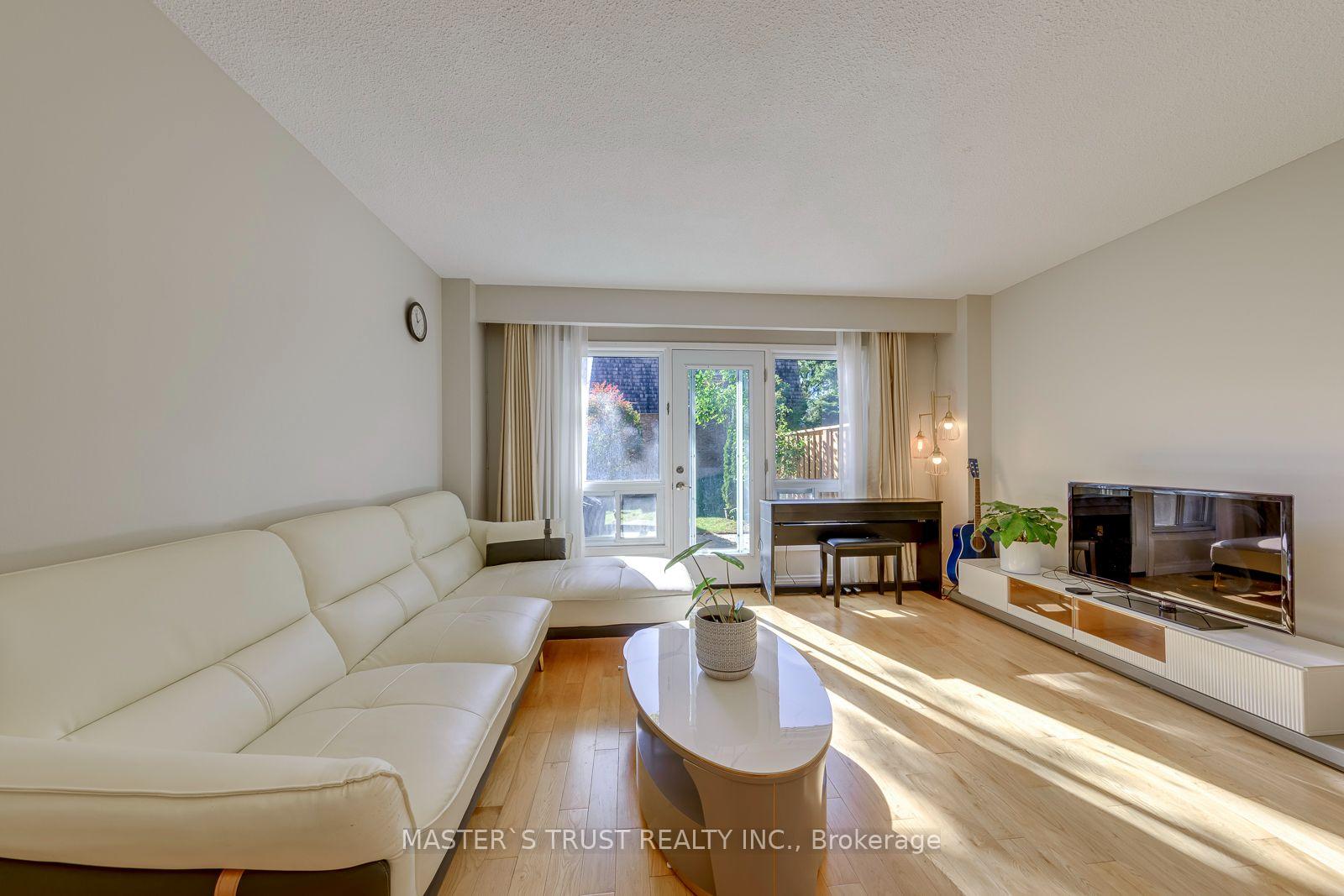 Photo 15 of 44 Tangle Briar Way, North York, Bayview Village — HOMEH