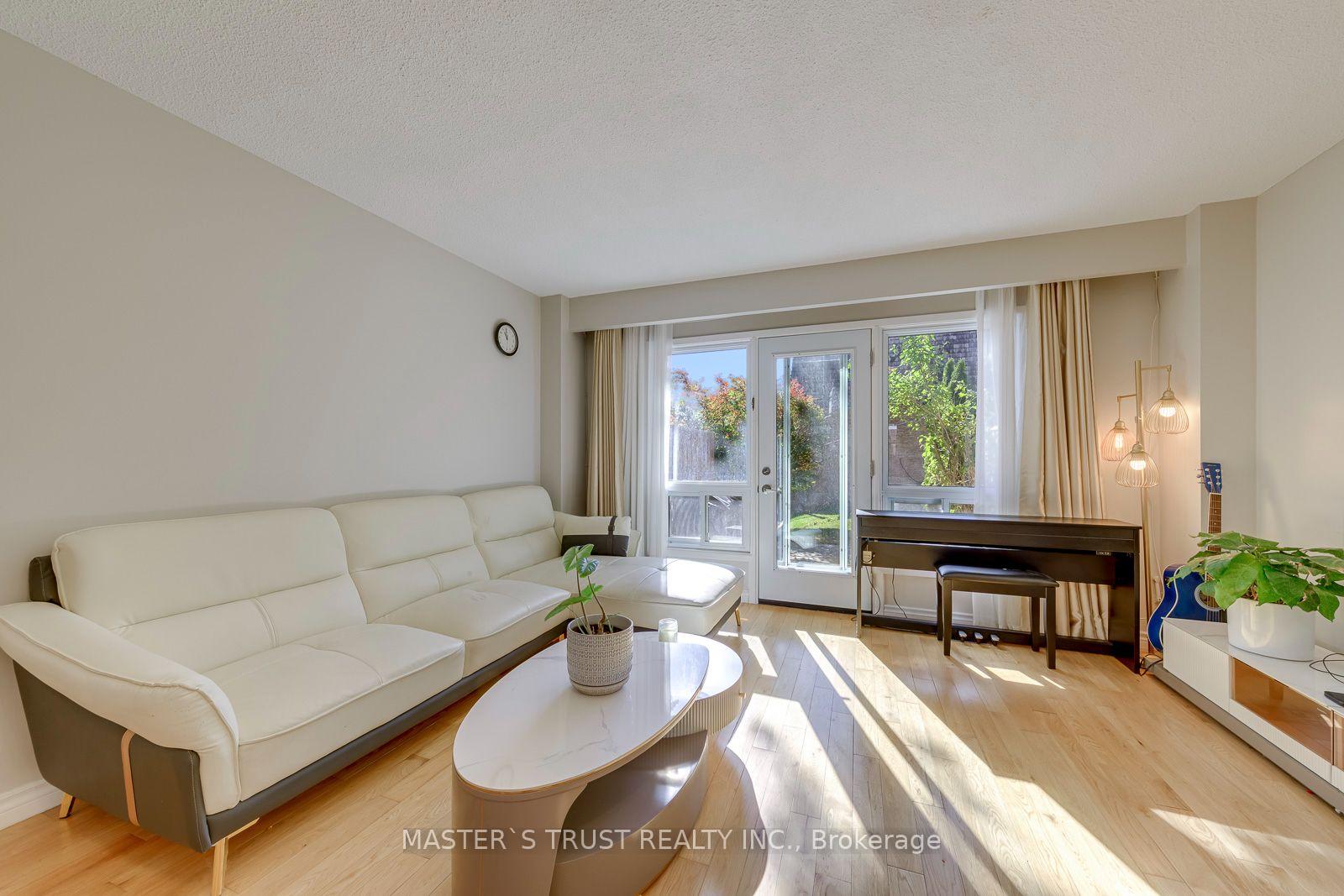 Photo 16 of 44 Tangle Briar Way, North York, Bayview Village — HOMEH