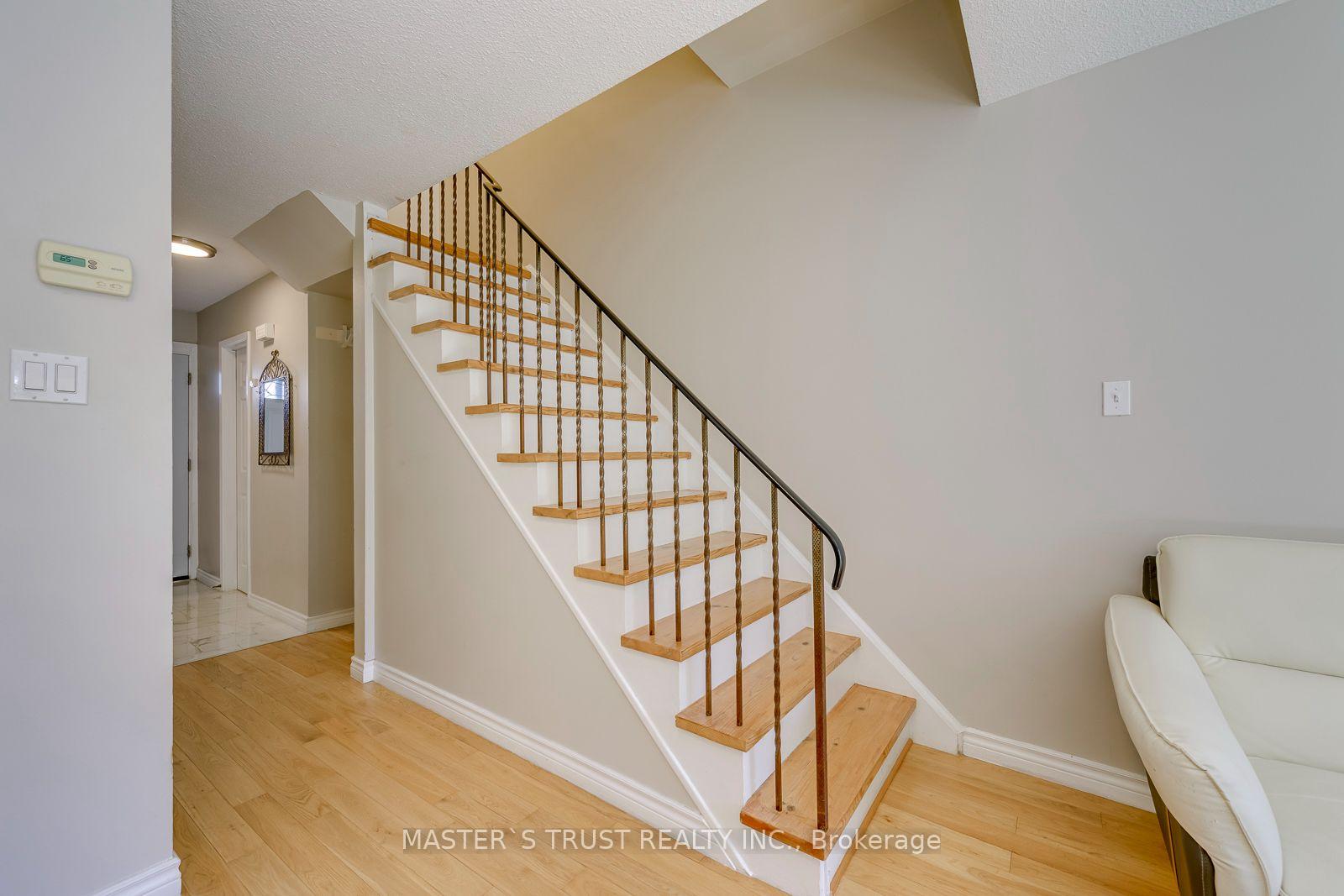 Photo 19 of 44 Tangle Briar Way, North York, Bayview Village — HOMEH