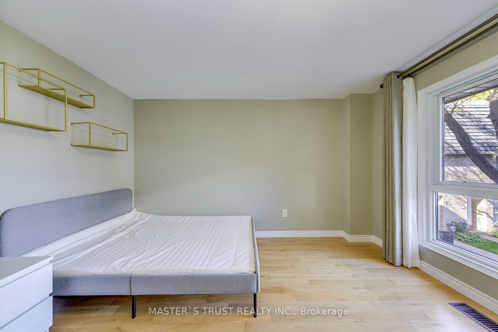 Photo 22 of 44 Tangle Briar Way, North York, Bayview Village — HOMEH