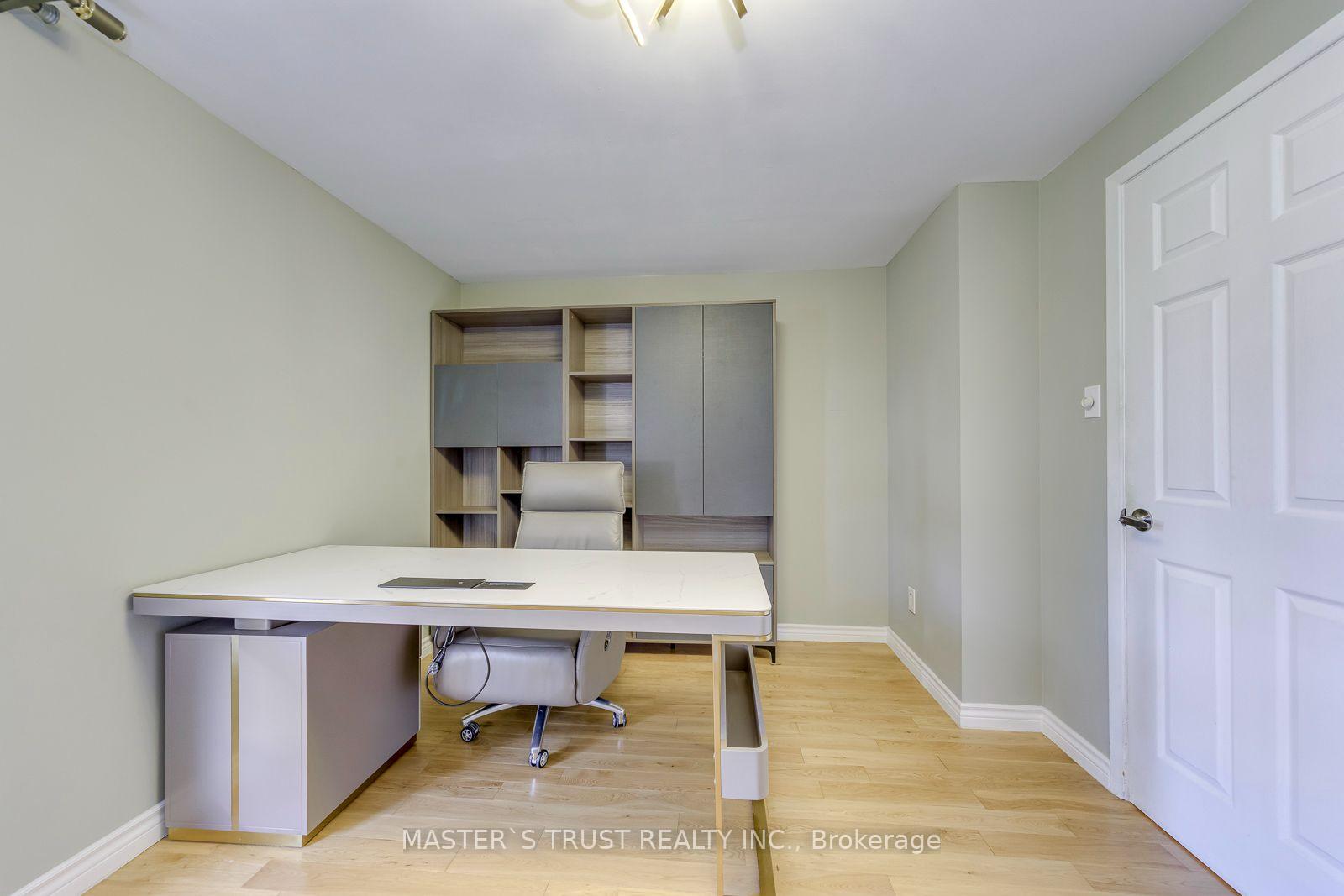Photo 23 of 44 Tangle Briar Way, North York, Bayview Village — HOMEH