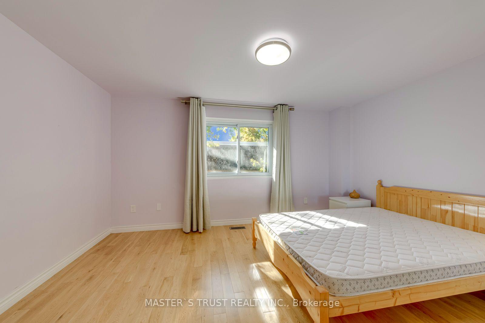 Photo 24 of 44 Tangle Briar Way, North York, Bayview Village — HOMEH